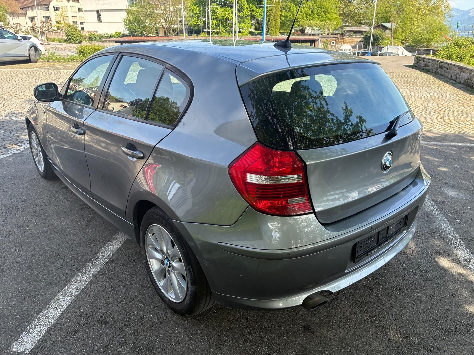 BMW 120i-image-6