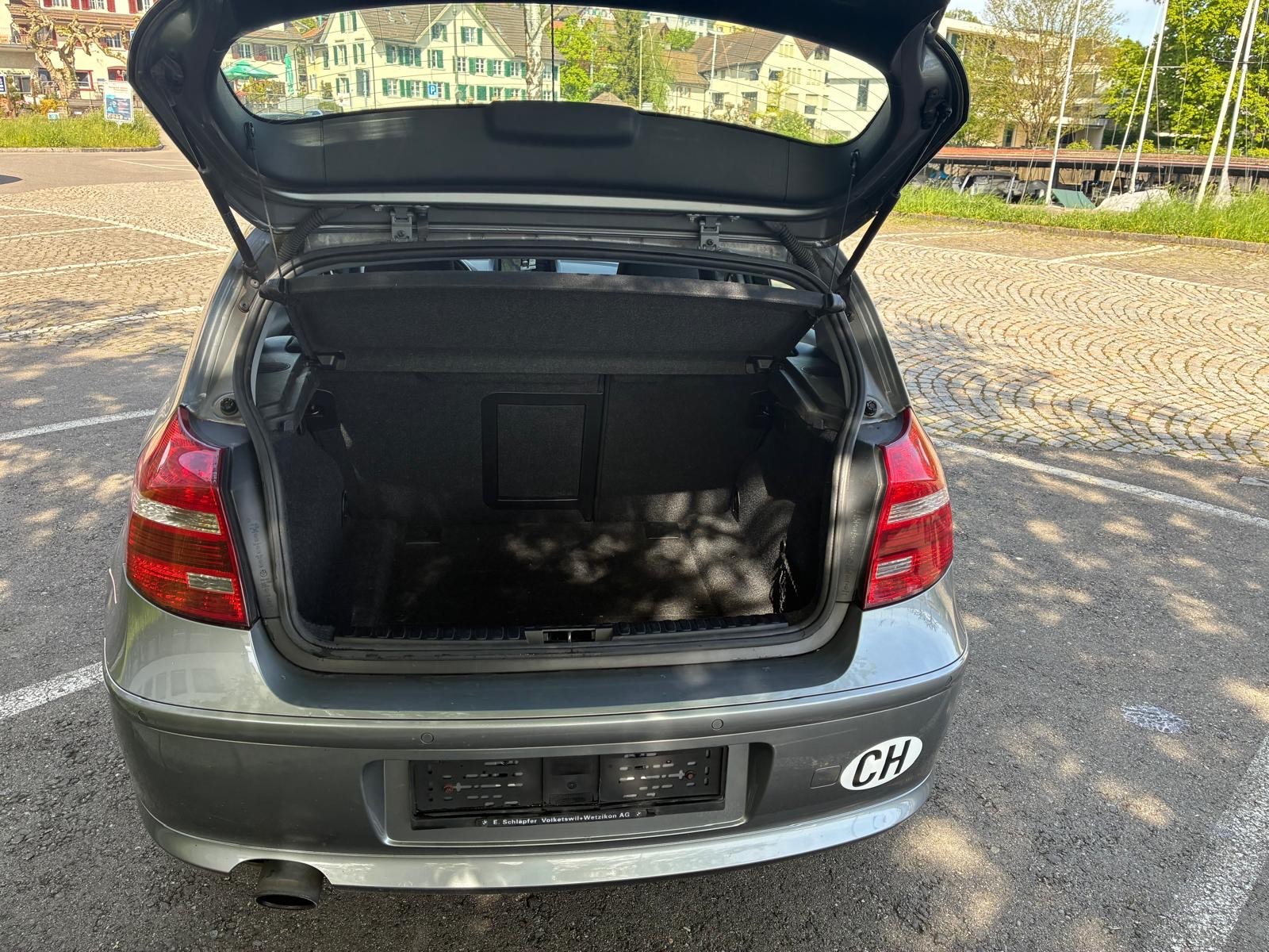 BMW 120i-image-4