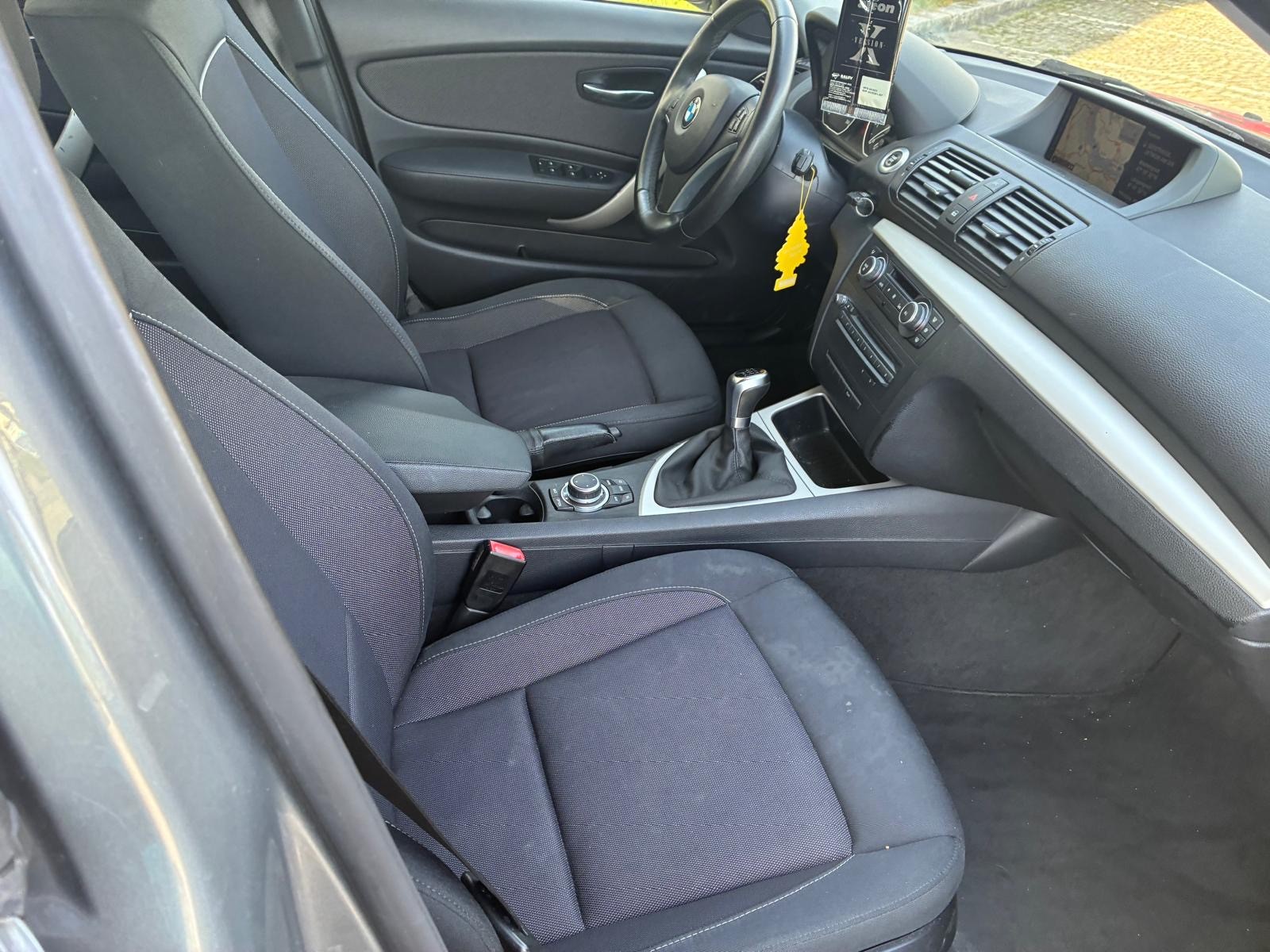 BMW 120i-image-10