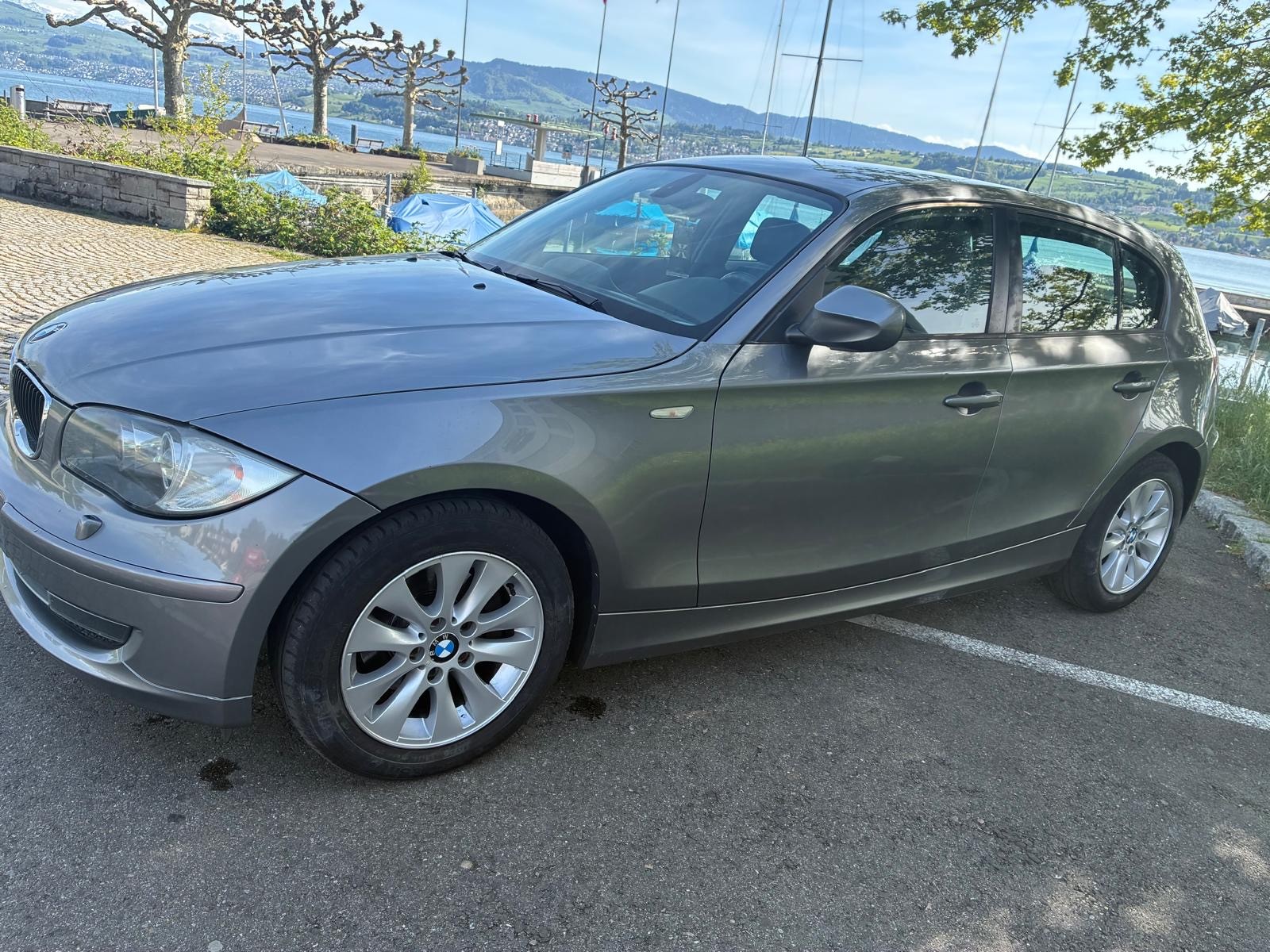 BMW 120i-image-1
