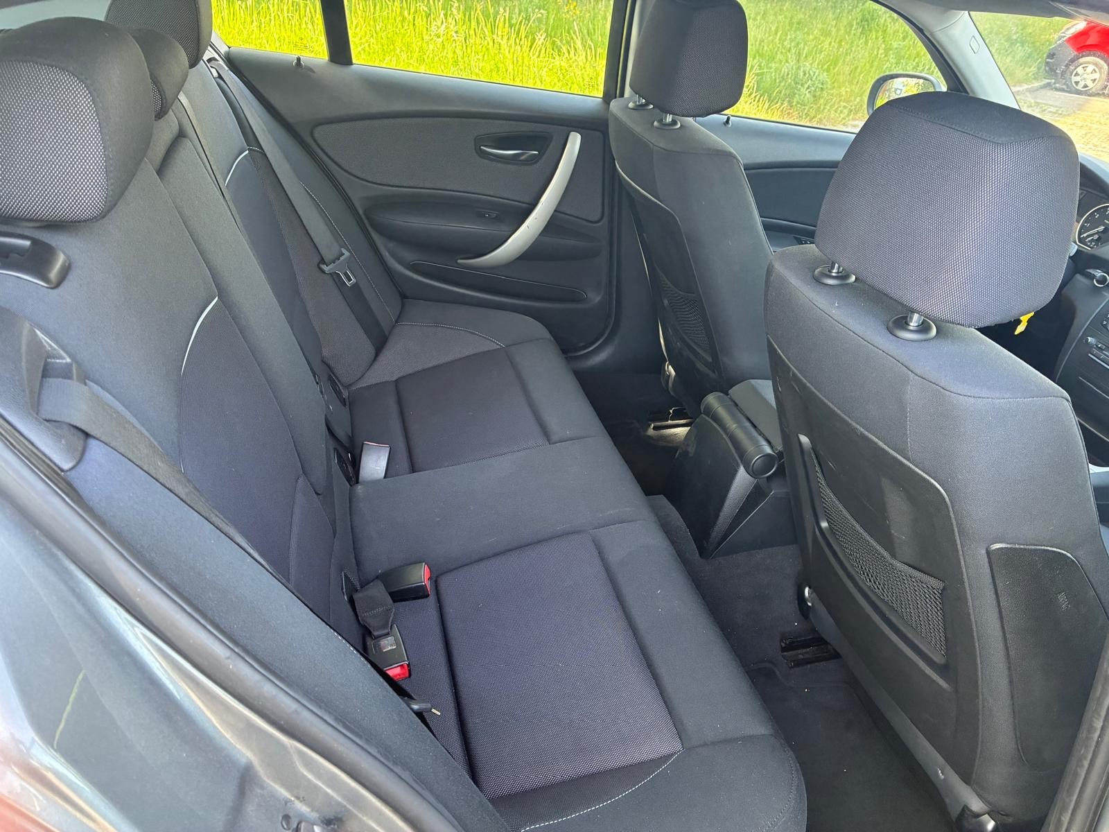 BMW 120i-image-9