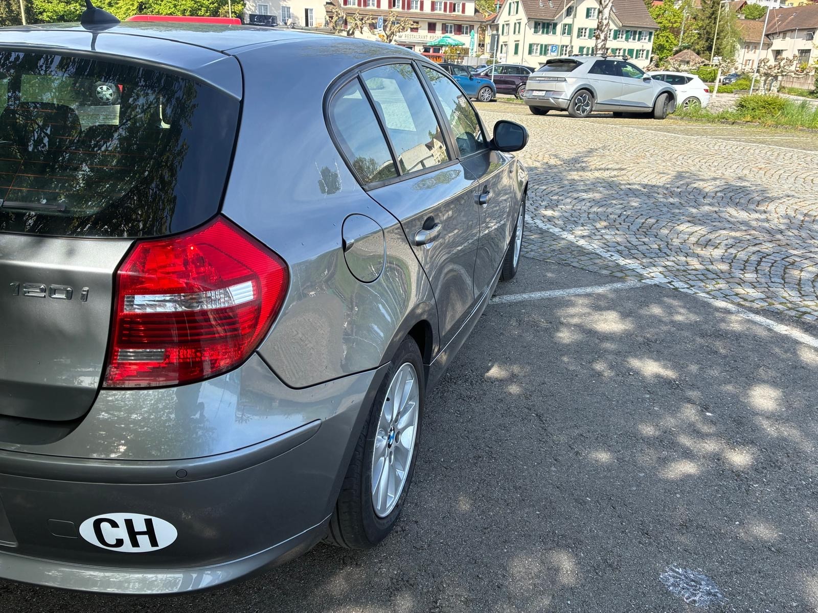BMW 120i-image-7