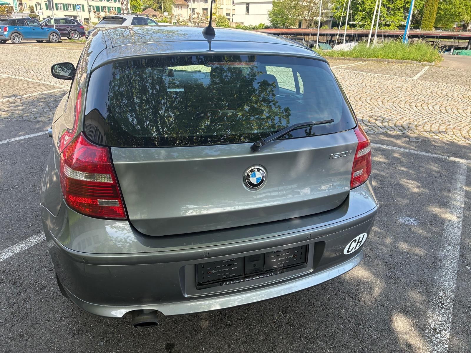 BMW 120i-image-5