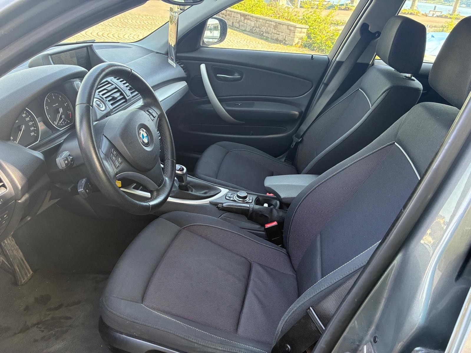 BMW 120i-image-3