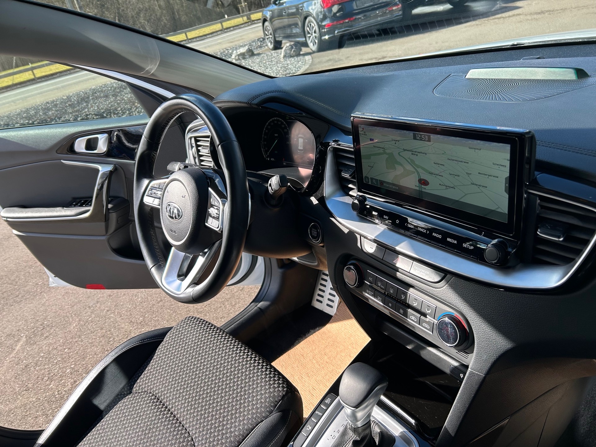 KIA Ceed Sportswagon 1.6 GDi Plug-in Hybrid Trend DCT-image-11