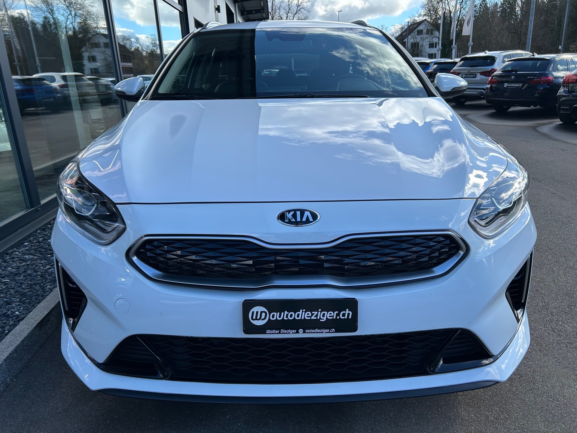 KIA Ceed Sportswagon 1.6 GDi Plug-in Hybrid Trend DCT-image-1
