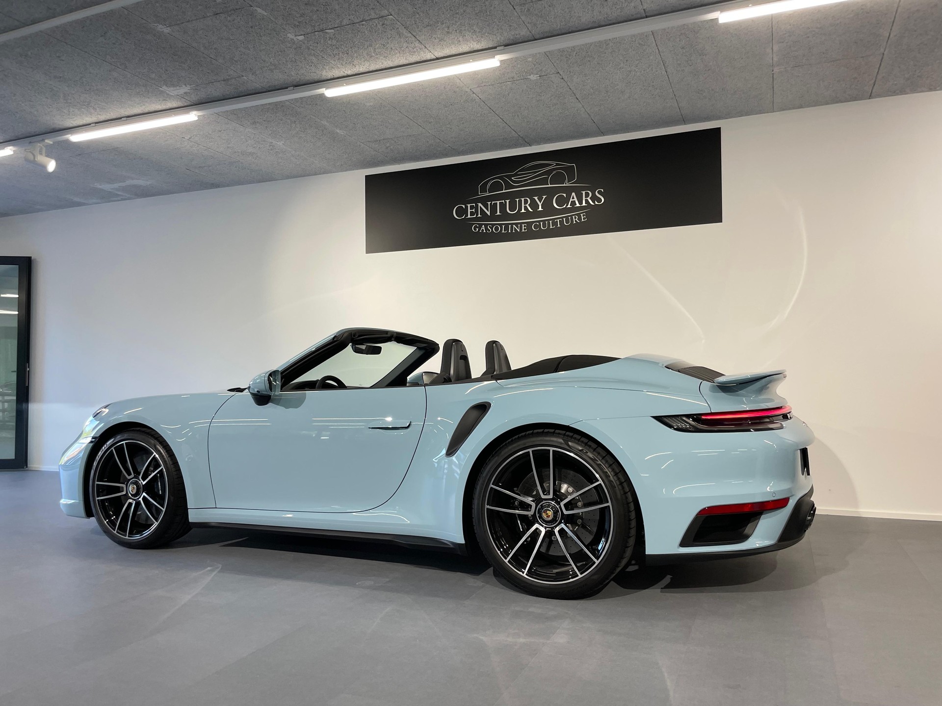 PORSCHE 911 Turbo S Cabriolet PDK-image-5