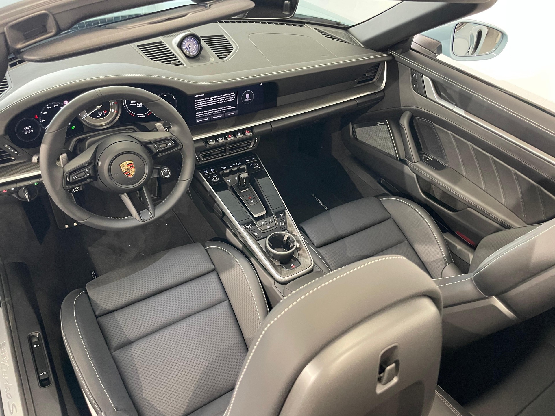 PORSCHE 911 Turbo S Cabriolet PDK-image-13