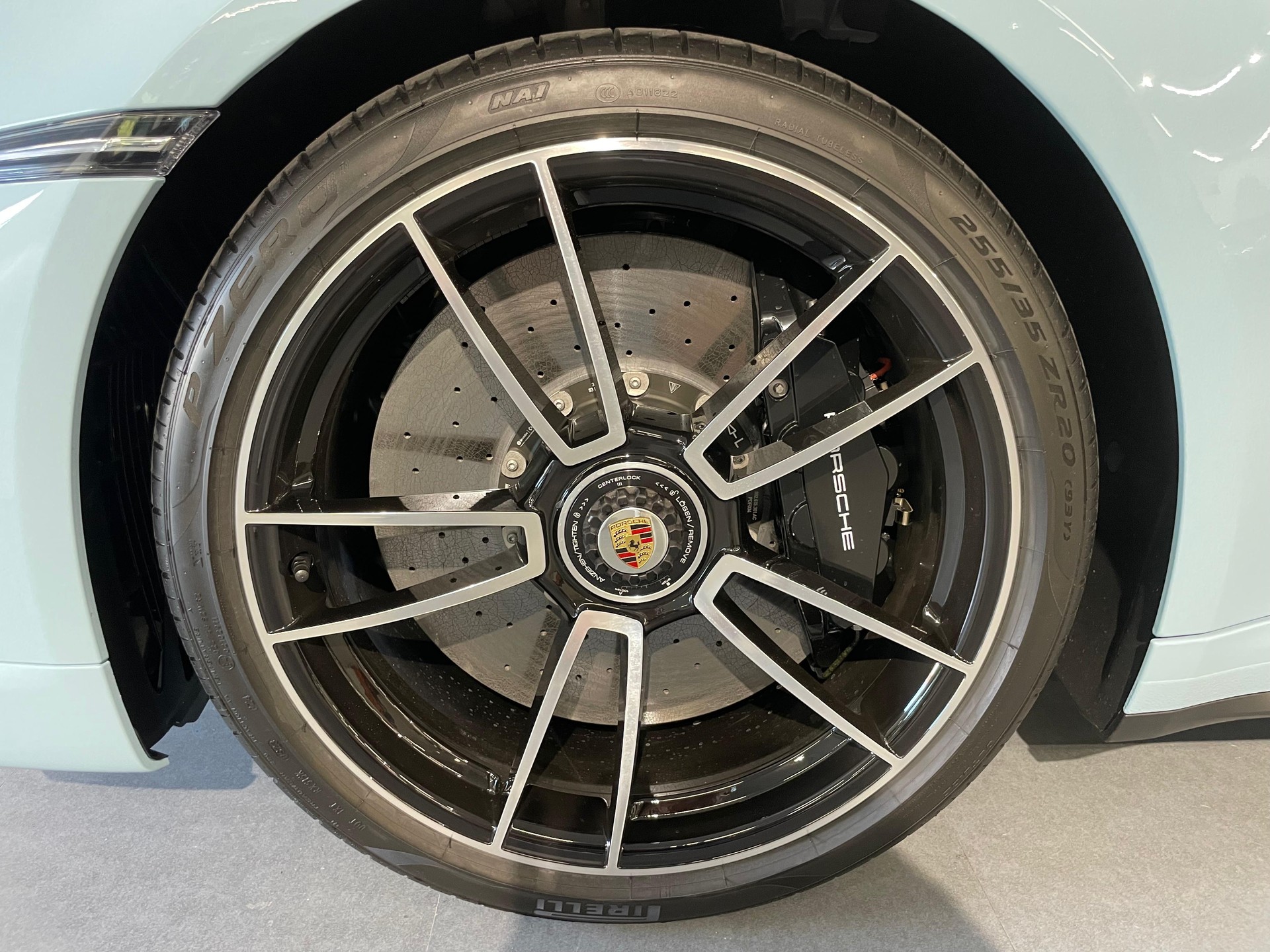 PORSCHE 911 Turbo S Cabriolet PDK-image-18