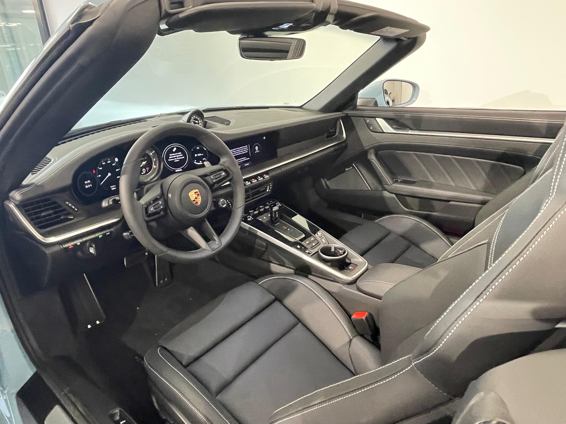 PORSCHE 911 Turbo S Cabriolet PDK-image-11