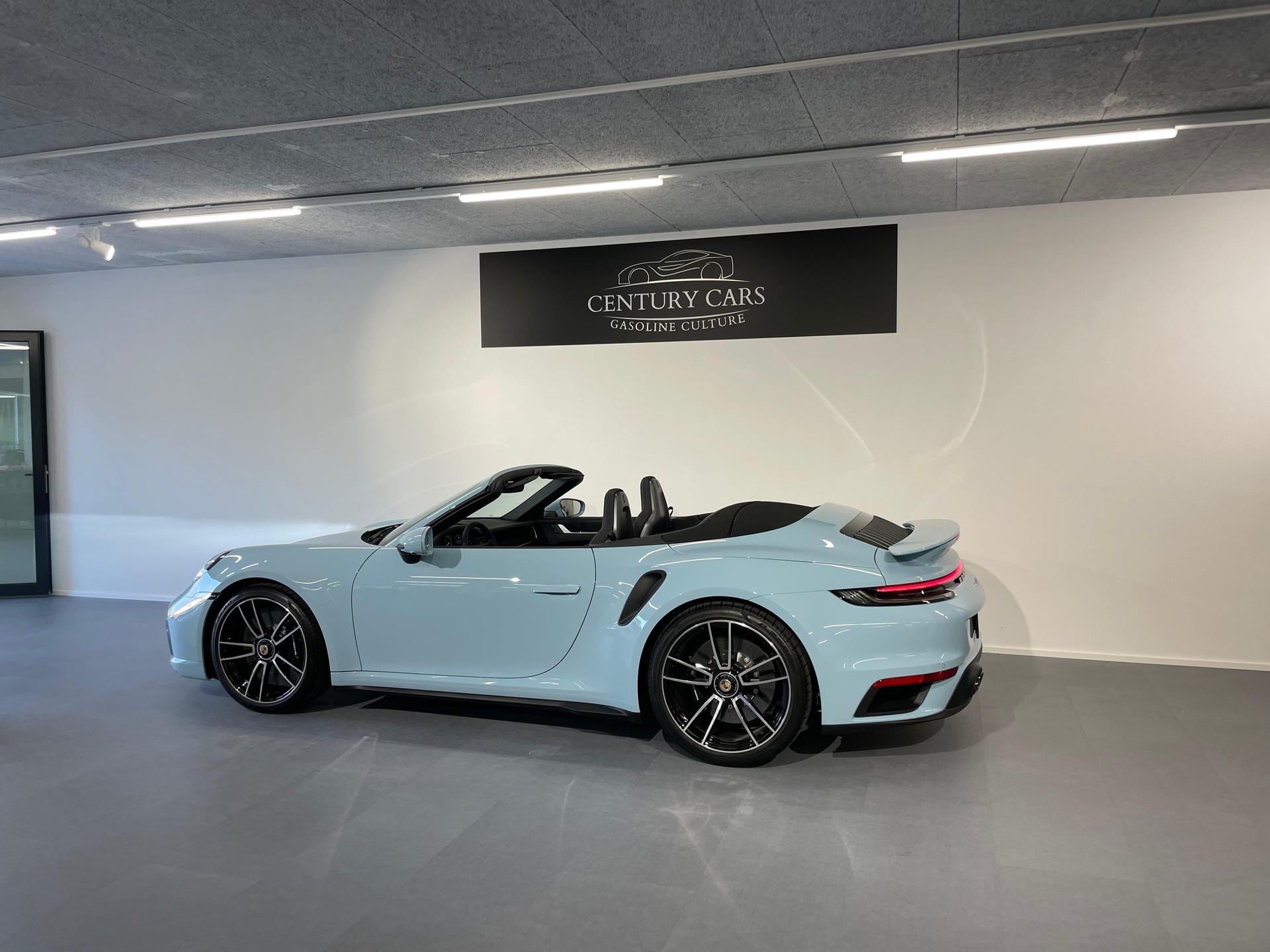 PORSCHE 911 Turbo S Cabriolet PDK-image-4