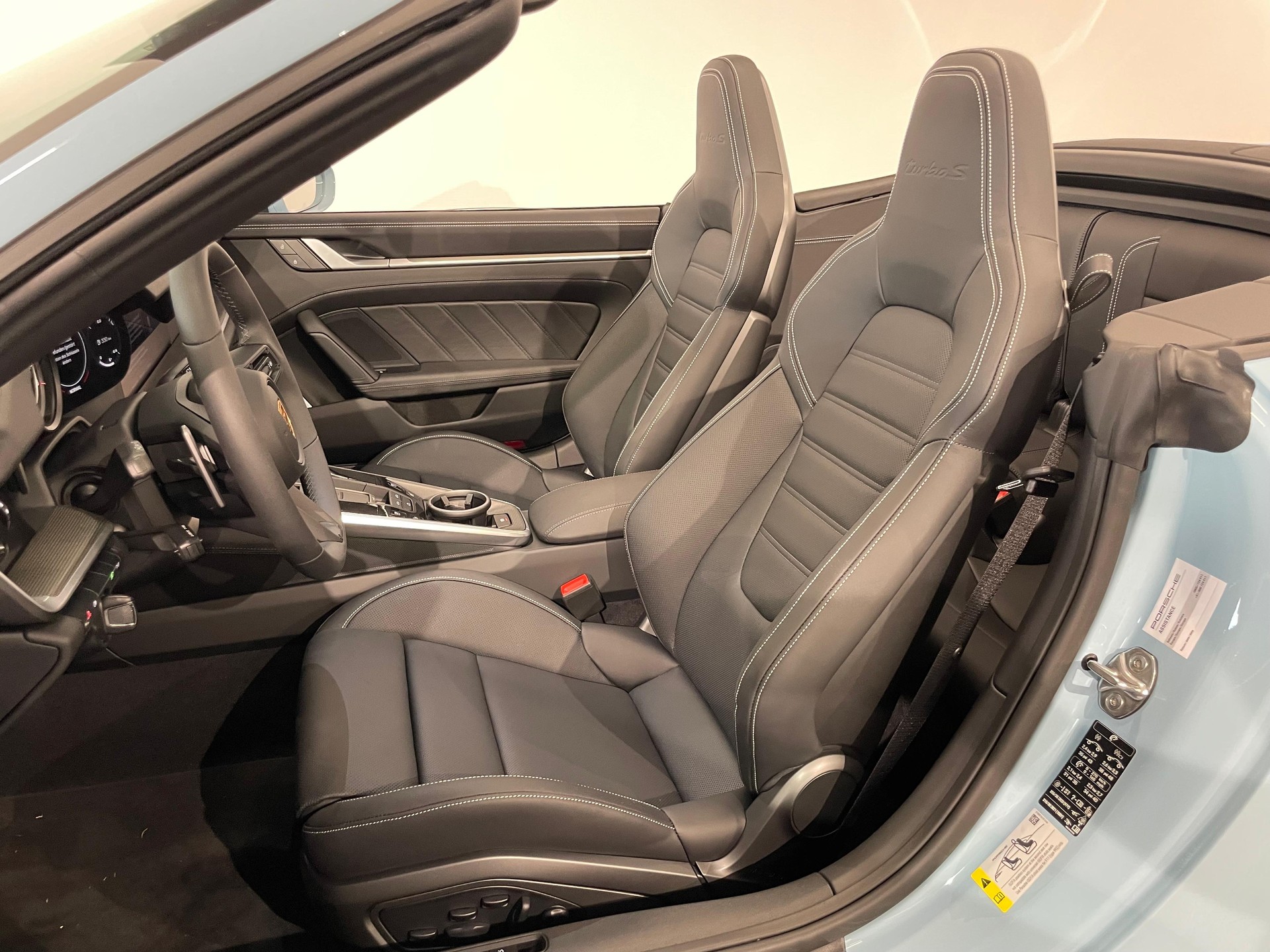 PORSCHE 911 Turbo S Cabriolet PDK-image-12