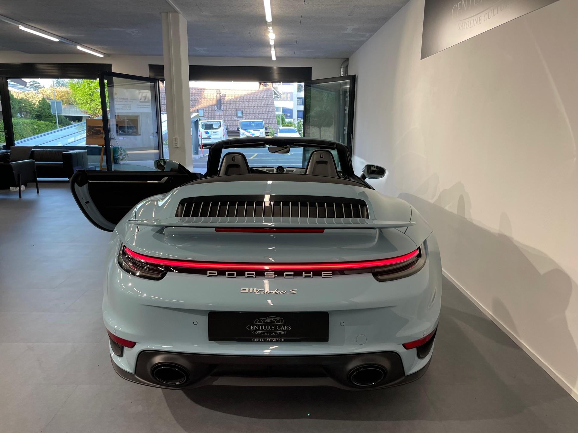PORSCHE 911 Turbo S Cabriolet PDK-image-8