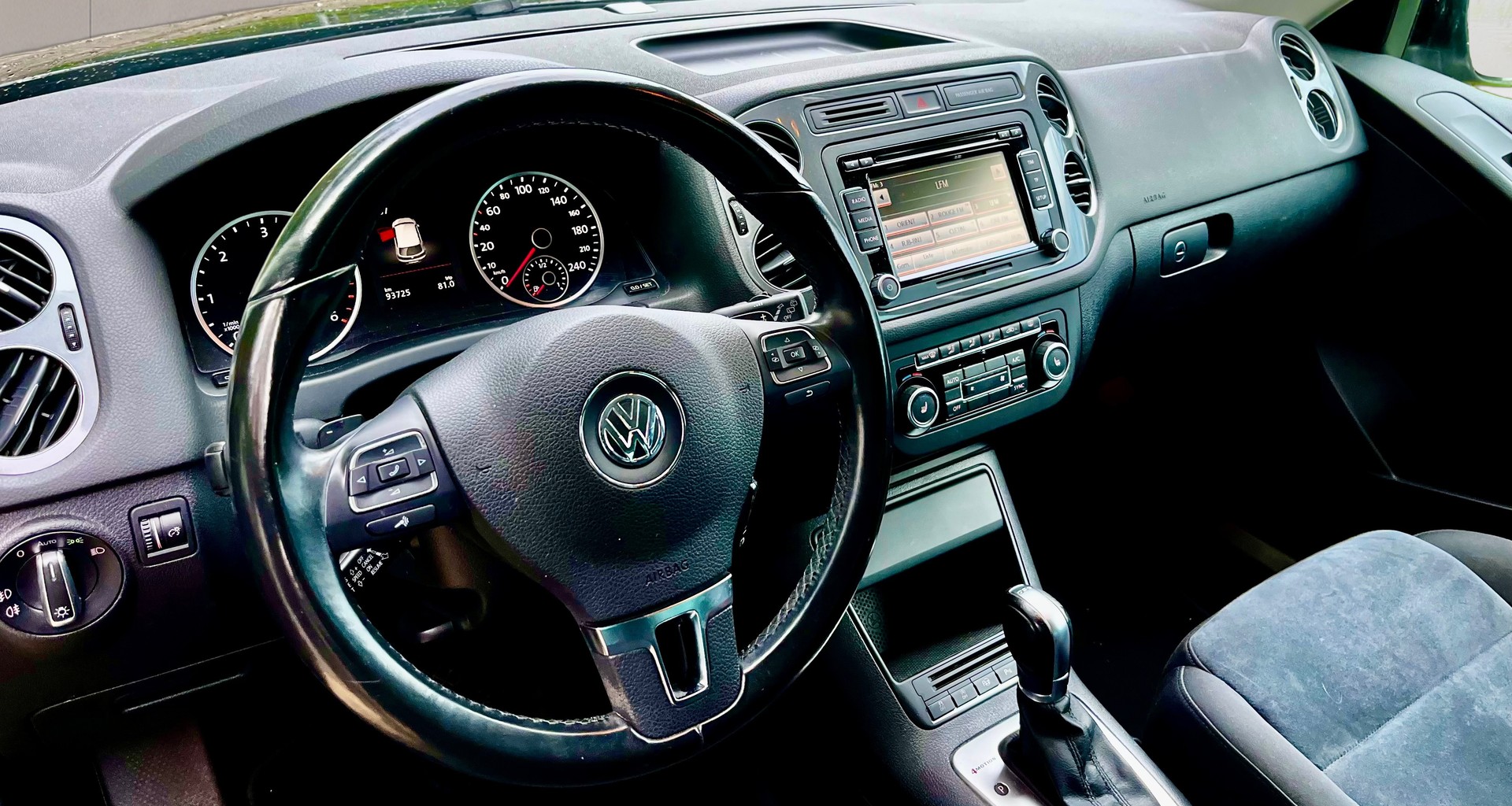 VW Tiguan 2.0 TDI BlueMotion Sport&Style 4Motion DSG-image-9