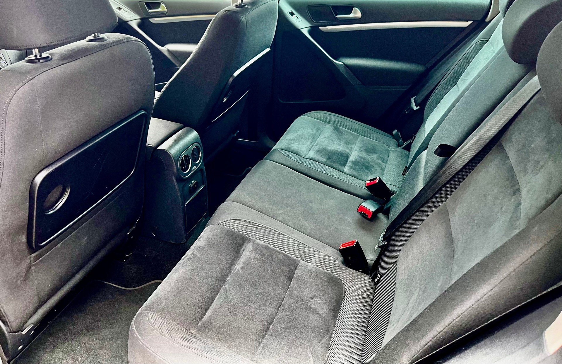 VW Tiguan 2.0 TDI BlueMotion Sport&Style 4Motion DSG-image-8