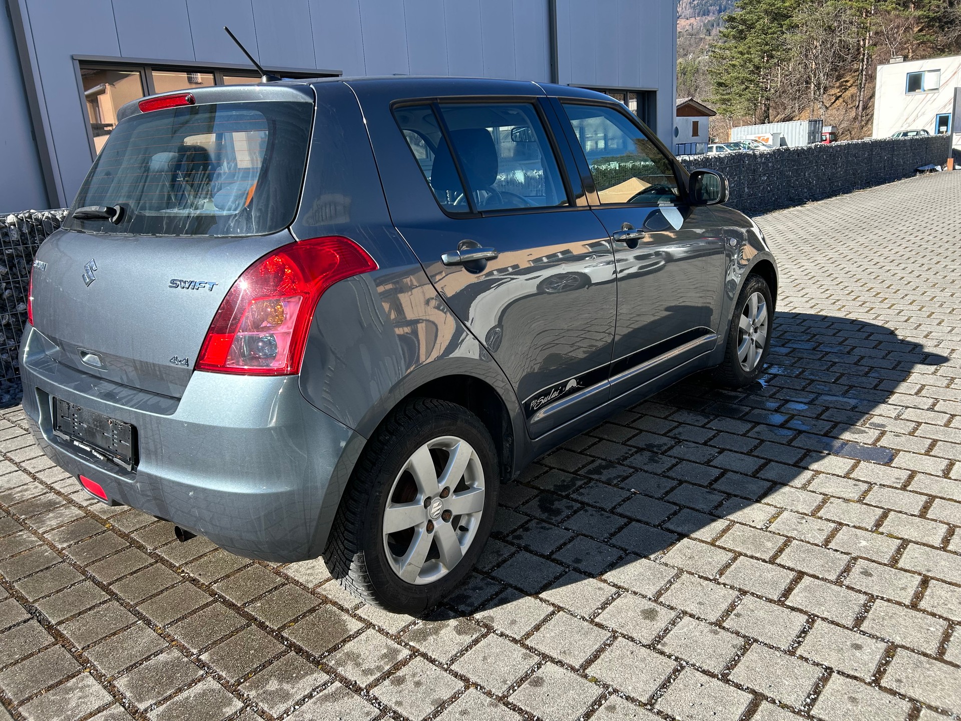 SUZUKI Swift 1.3i 16V GL Top 4x4-image-5