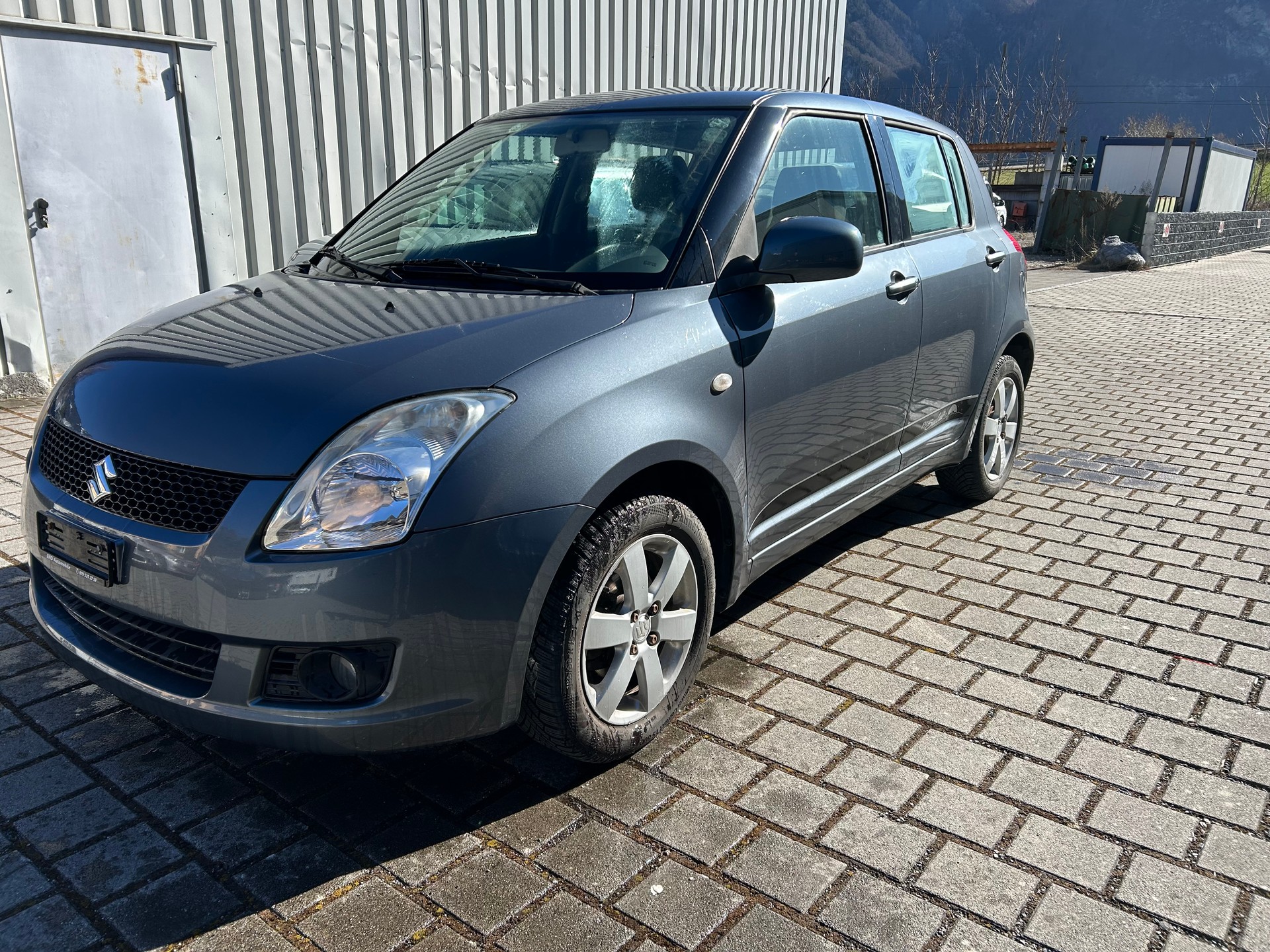 SUZUKI Swift 1.3i 16V GL Top 4x4-image-1