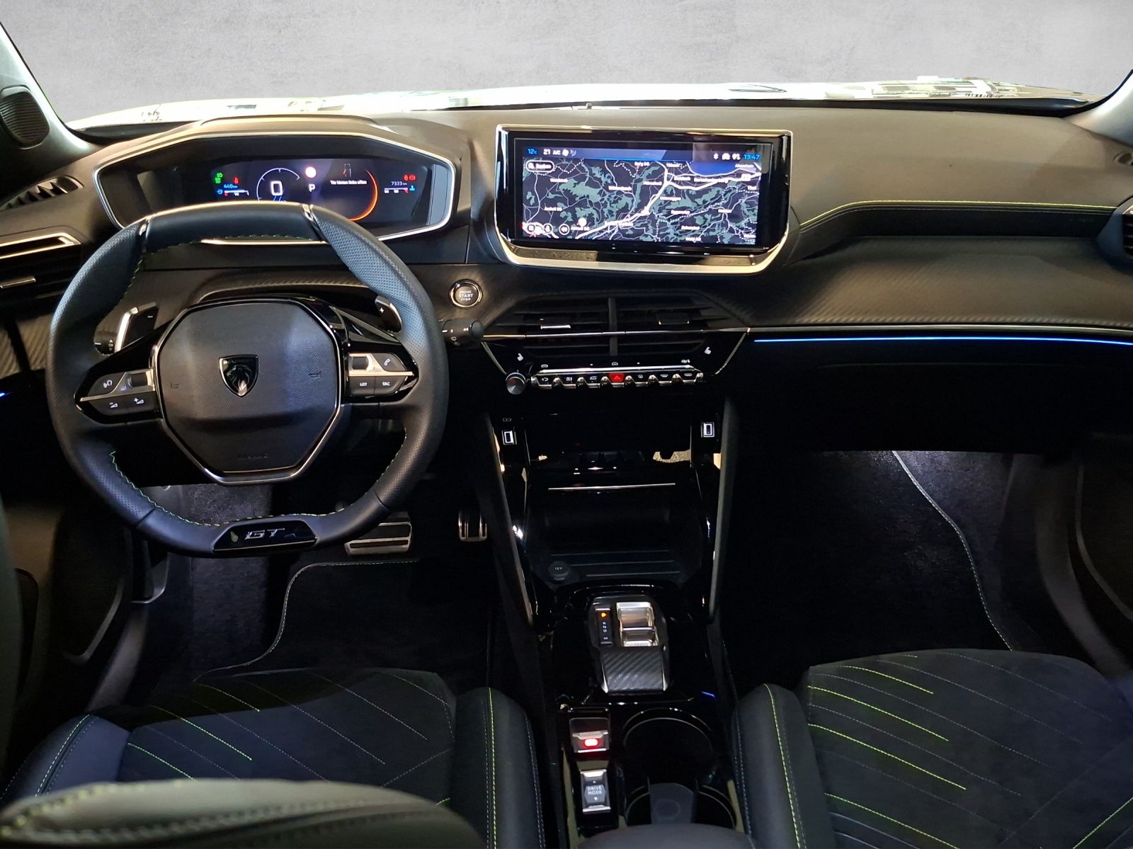 PEUGEOT 2008 1.2 Hybrid 145 GT-image-9