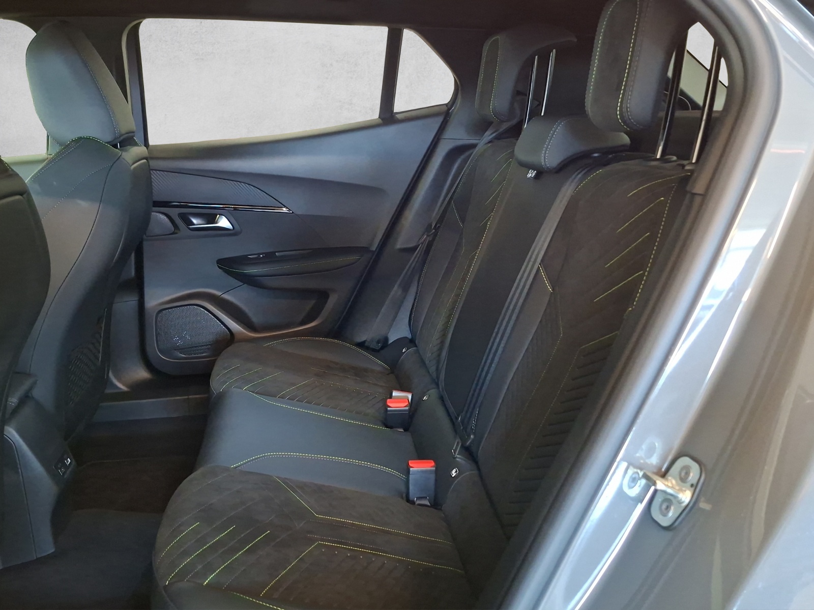 PEUGEOT 2008 1.2 Hybrid 145 GT-image-11