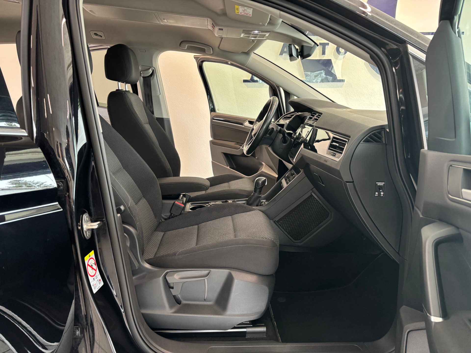 VW Touran 2.0 TDI BlueMotion Technology Comfortline DSG-image-9