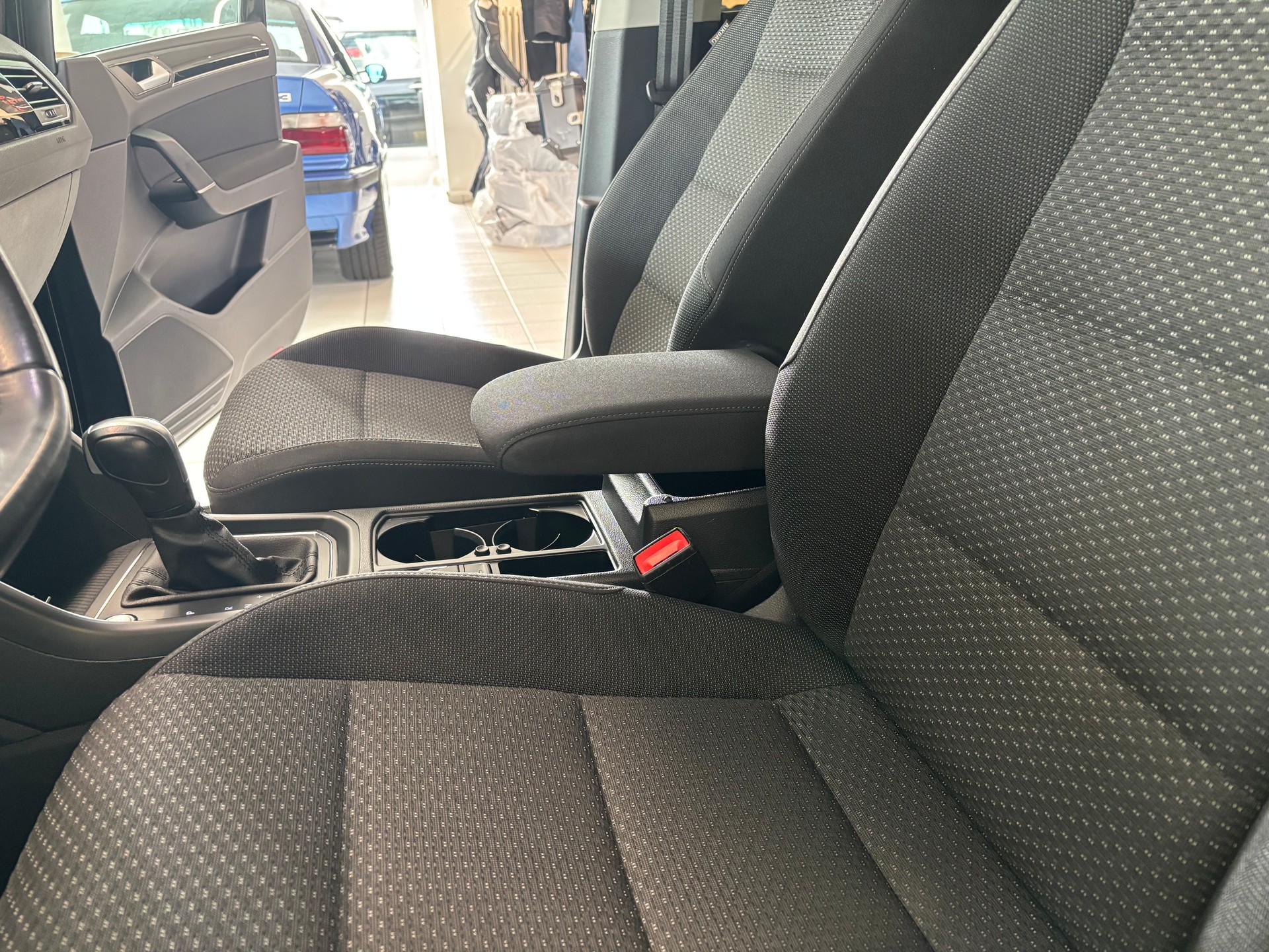 VW Touran 2.0 TDI BlueMotion Technology Comfortline DSG-image-15