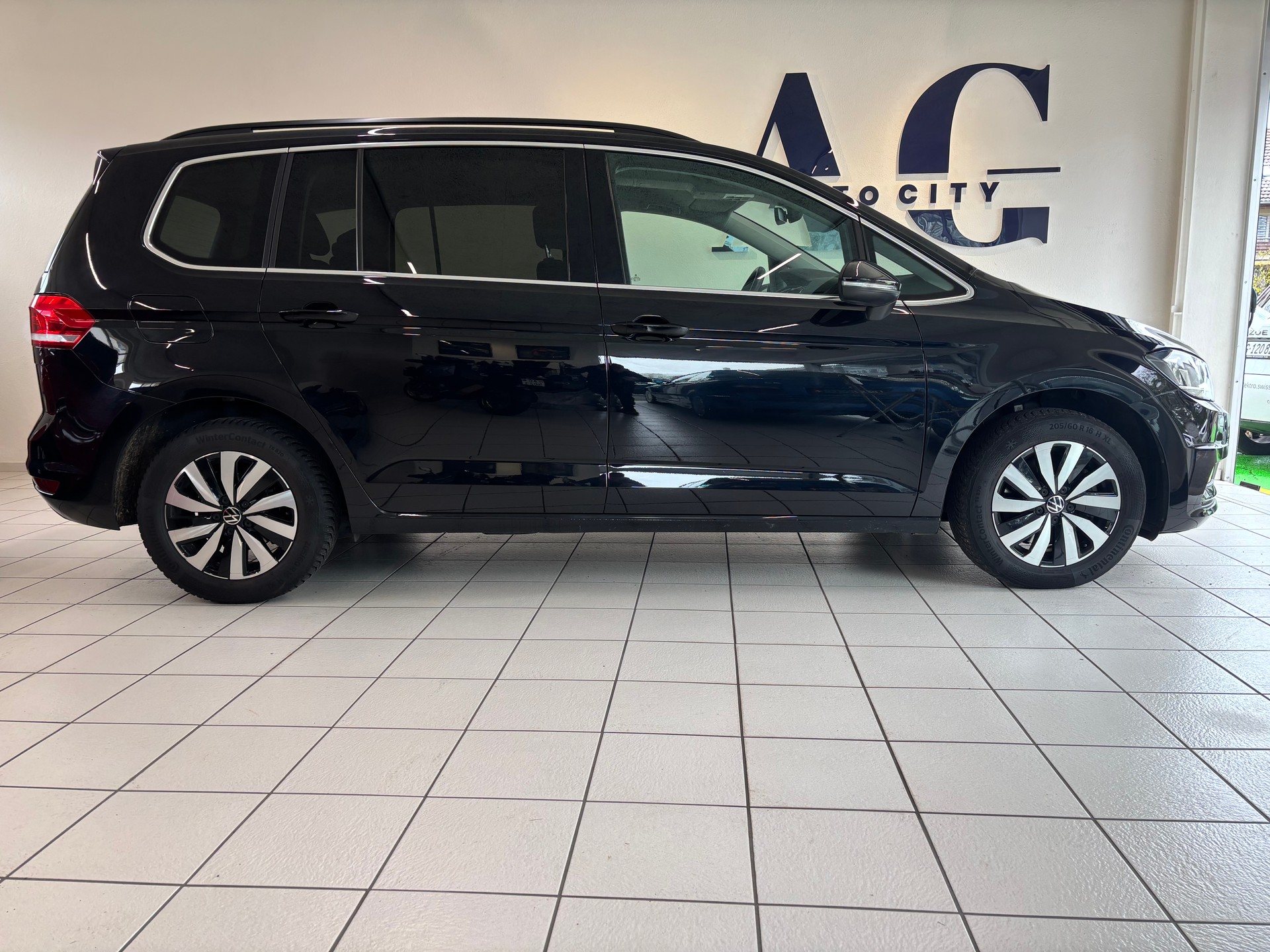 VW Touran 2.0 TDI BlueMotion Technology Comfortline DSG-image-3