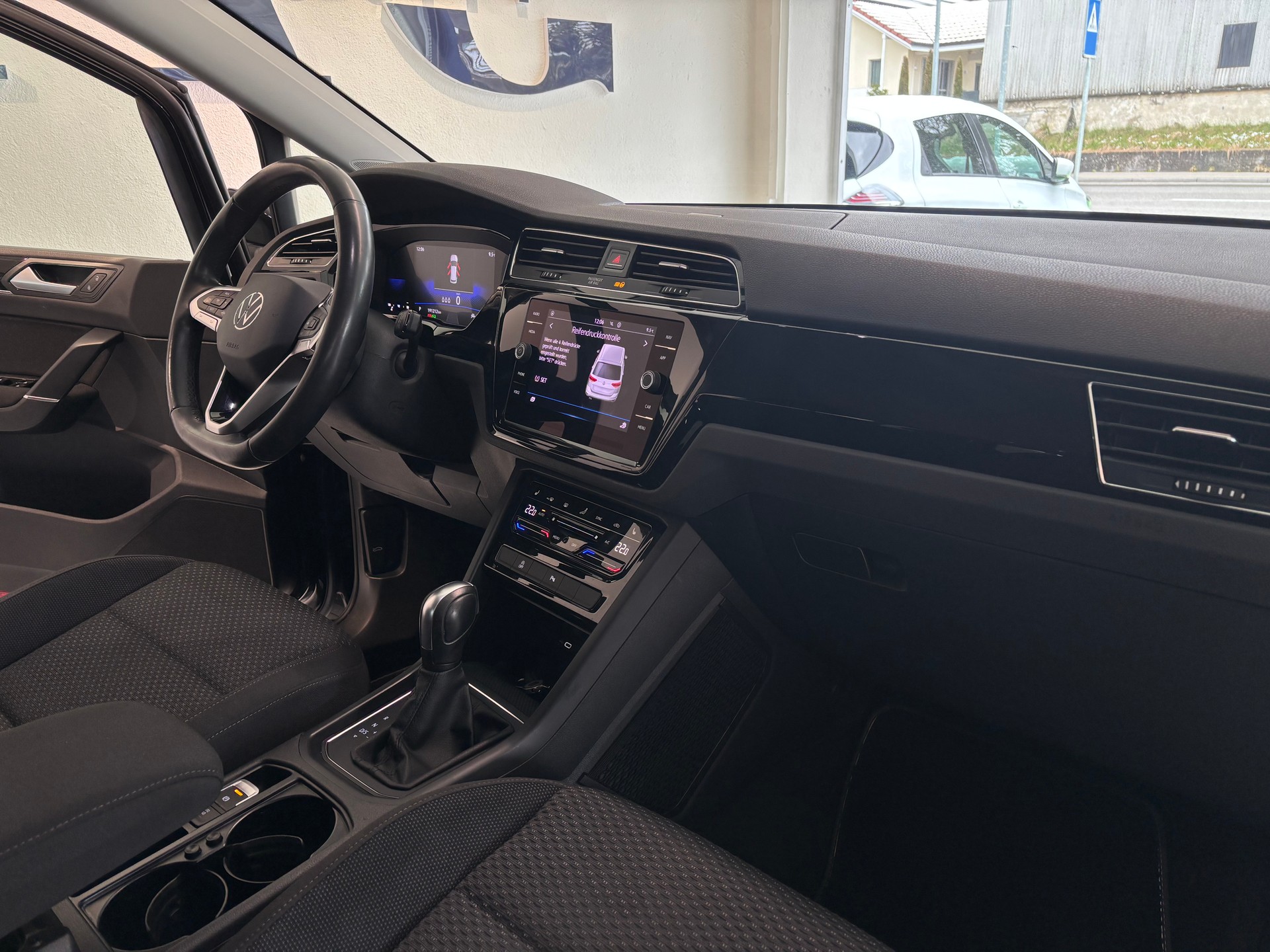 VW Touran 2.0 TDI BlueMotion Technology Comfortline DSG-image-6