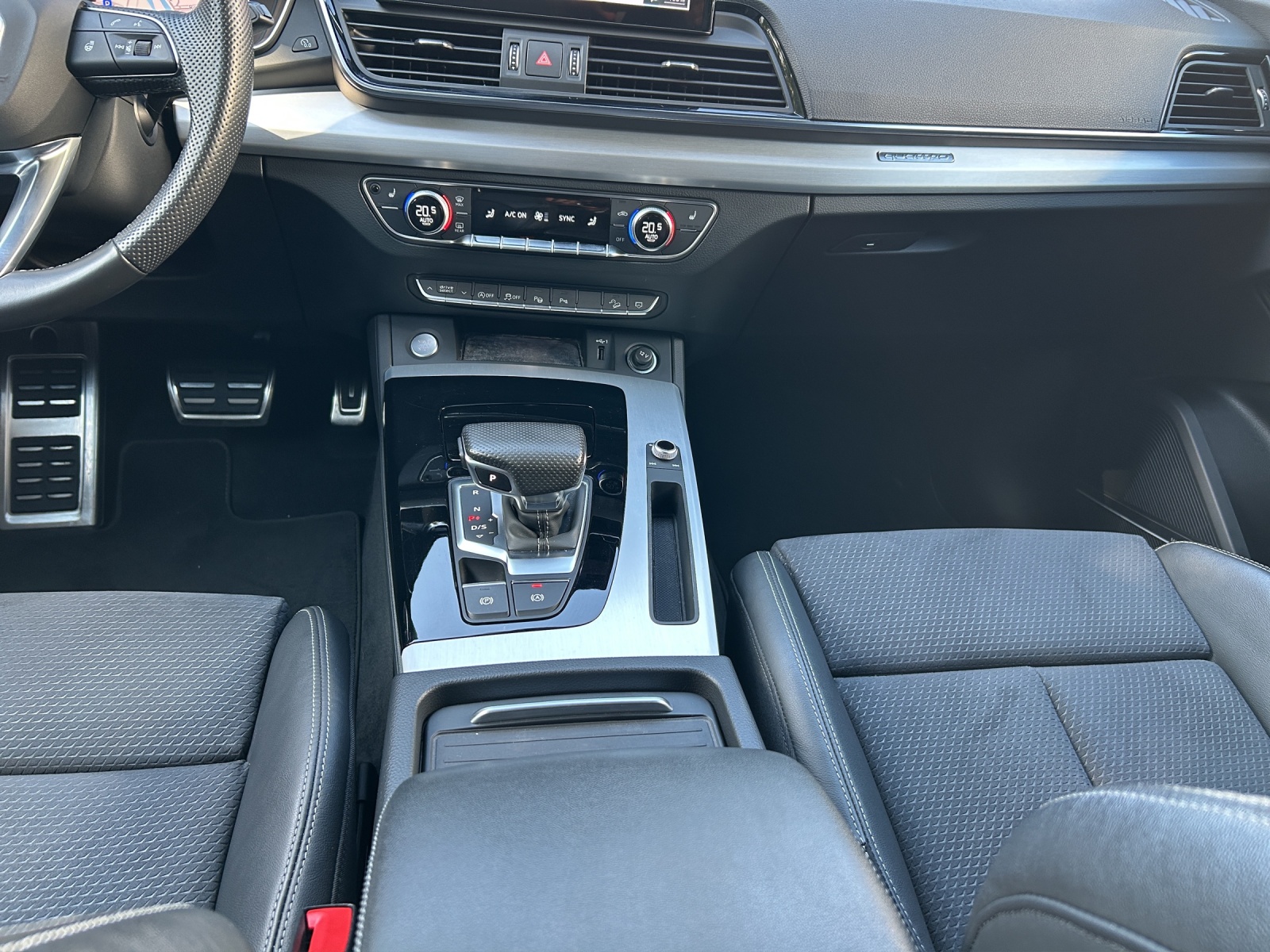 AUDI Q5 Sportback 40 TDI Blackedition quattro S-tronic-image-9