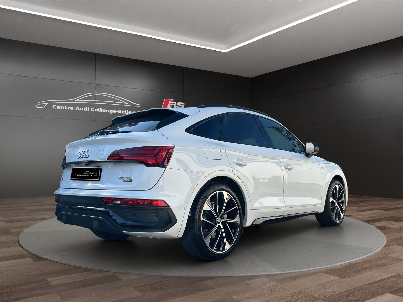 AUDI Q5 Sportback 40 TDI Blackedition quattro S-tronic-image-4