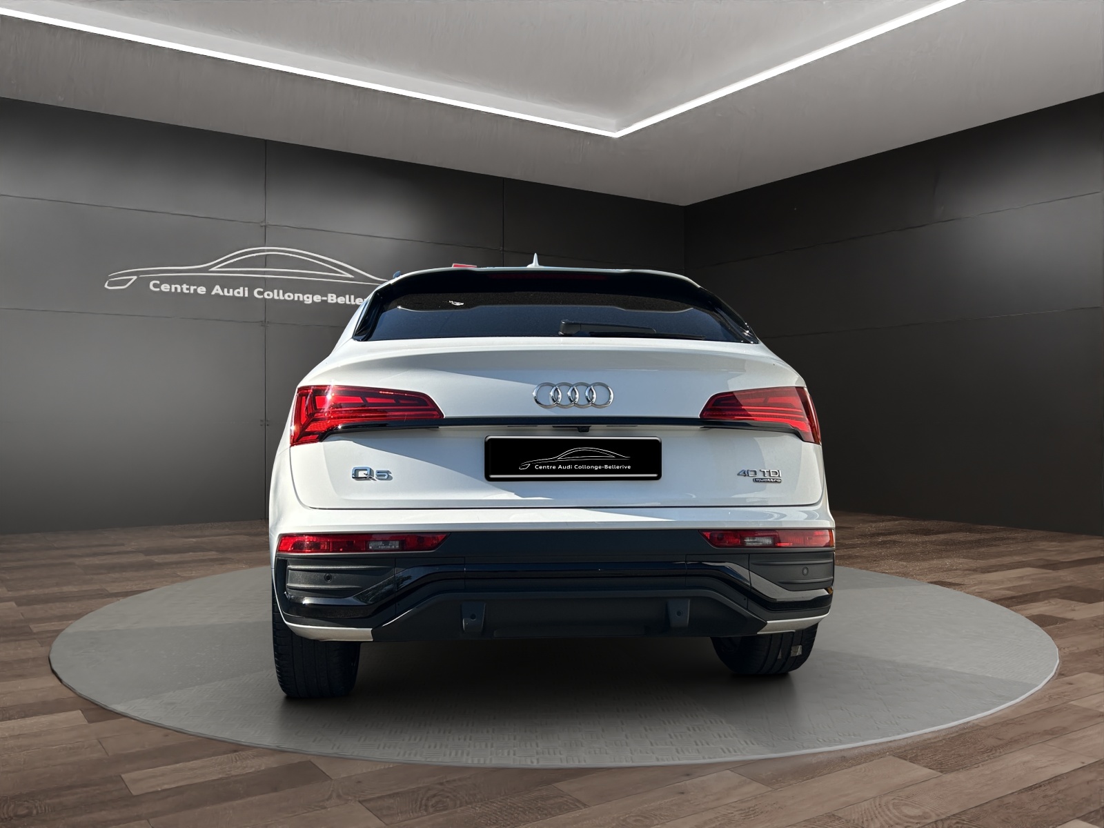 AUDI Q5 Sportback 40 TDI Blackedition quattro S-tronic-image-3