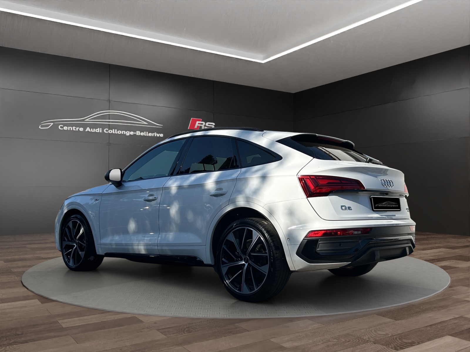 AUDI Q5 Sportback 40 TDI Blackedition quattro S-tronic-image-2