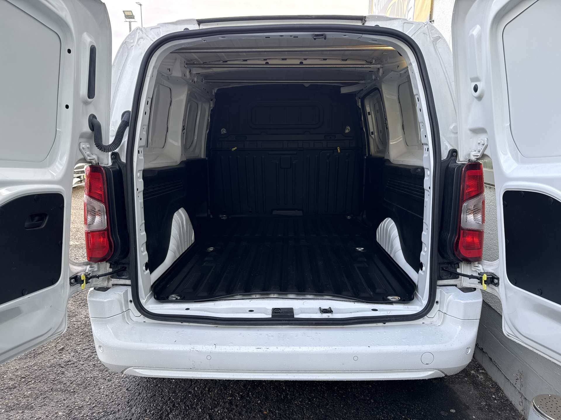 TOYOTA Proace City Van 1.2 Active Long Automat 3-Plätzer-image-8