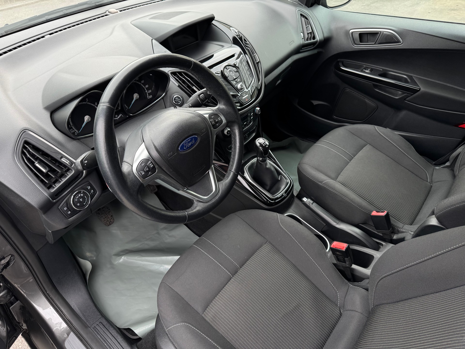 FORD B-Max 1.0 SCTi Titanium-image-10