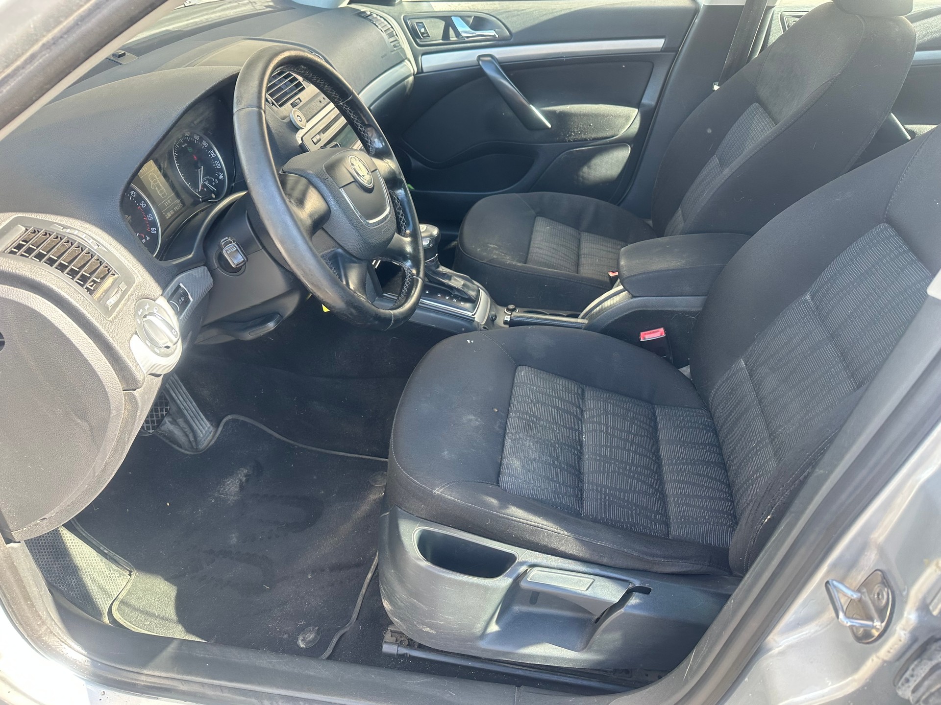 SKODA Octavia Combi 2.0 TDI Swiss Adventure 4x4 DSG-image-10