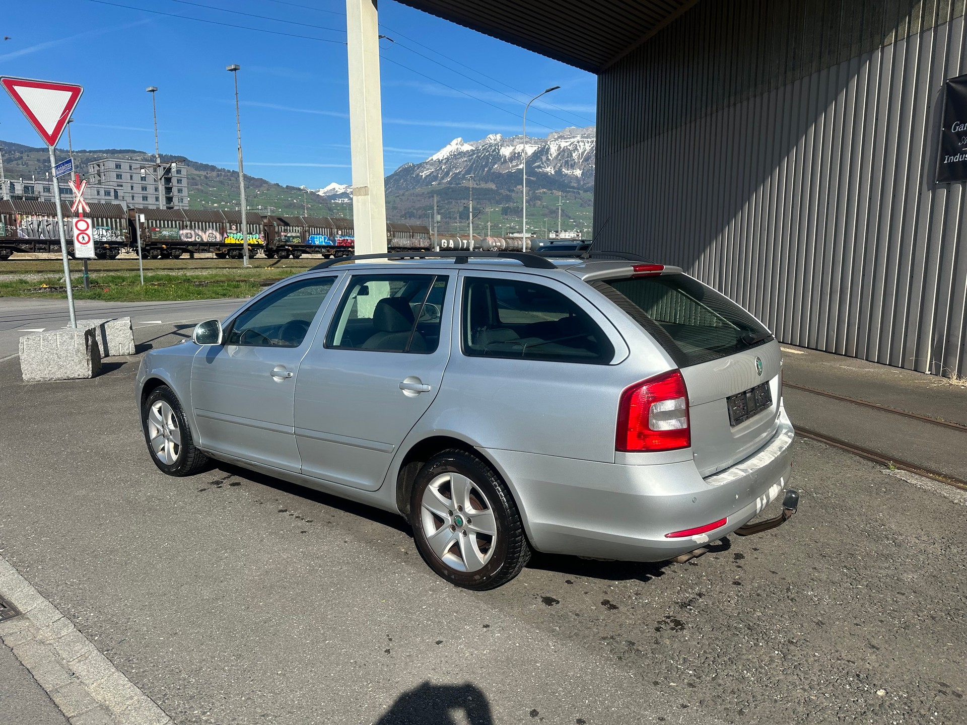 SKODA Octavia Combi 2.0 TDI Swiss Adventure 4x4 DSG-image-4