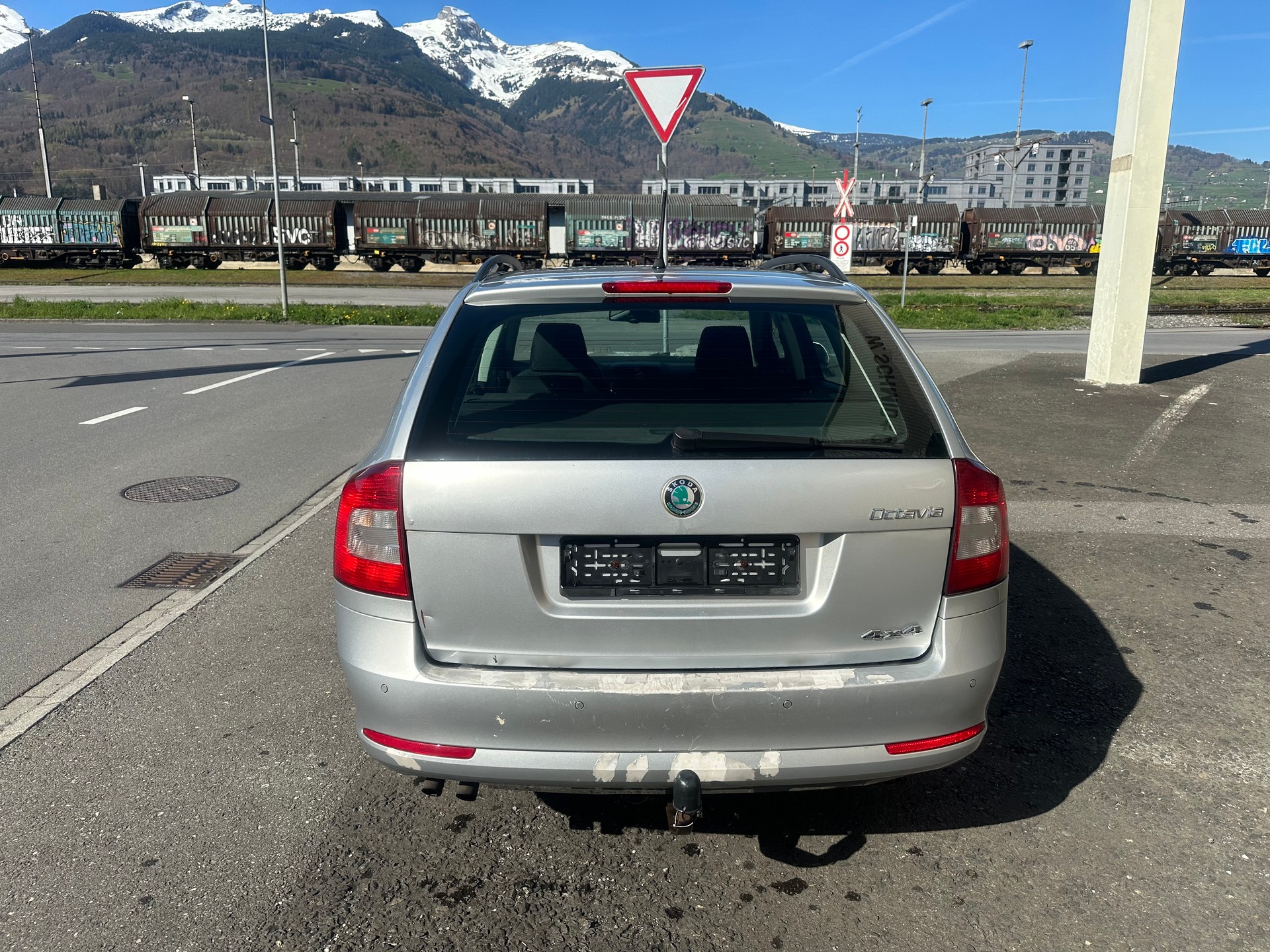 SKODA Octavia Combi 2.0 TDI Swiss Adventure 4x4 DSG-image-5