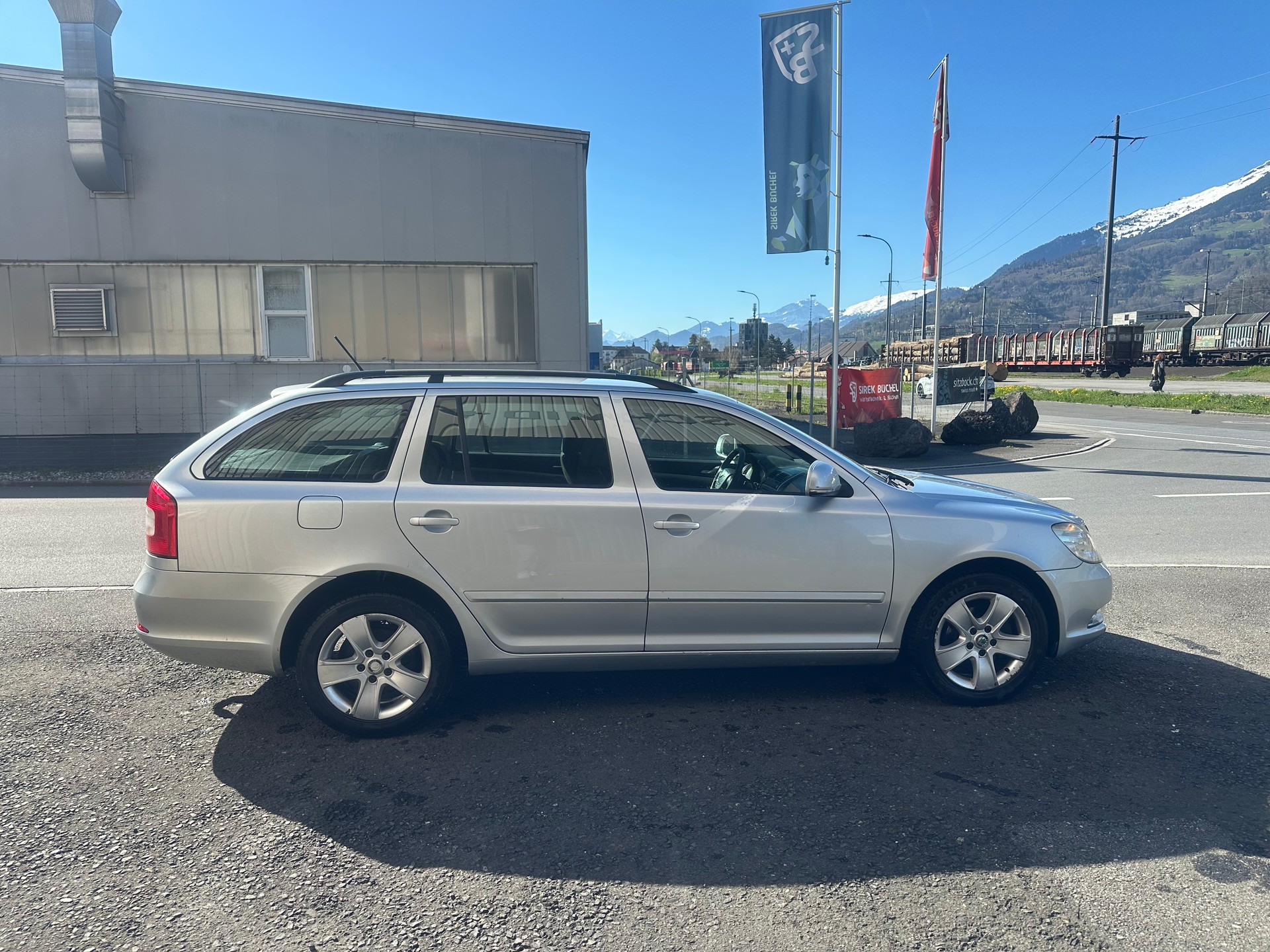 SKODA Octavia Combi 2.0 TDI Swiss Adventure 4x4 DSG-image-7