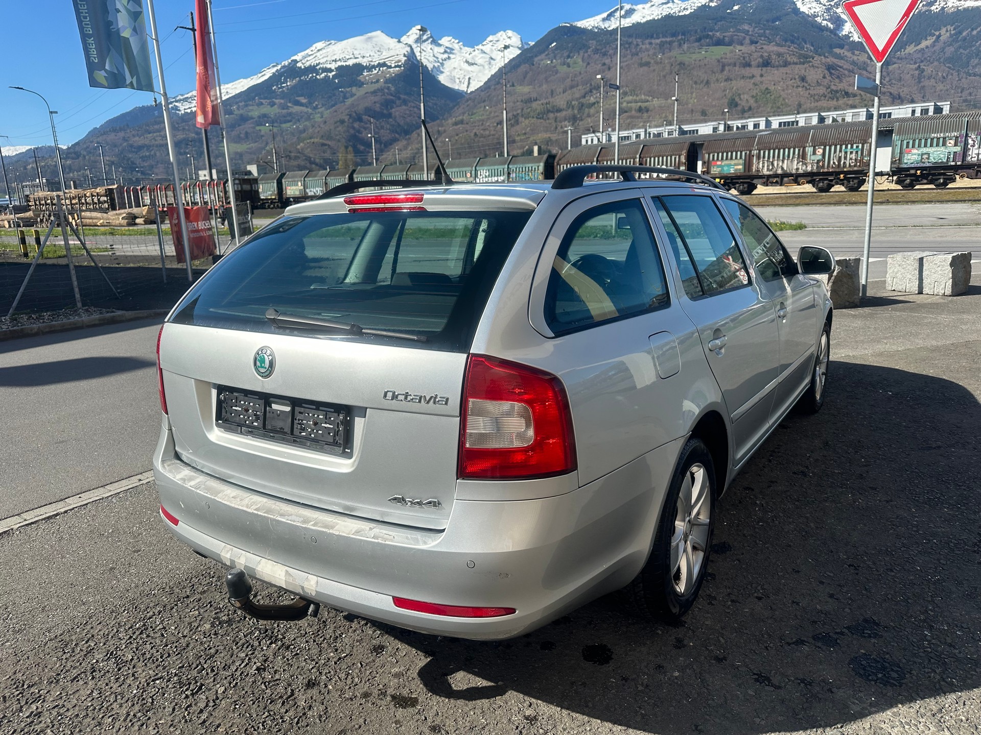 SKODA Octavia Combi 2.0 TDI Swiss Adventure 4x4 DSG-image-6