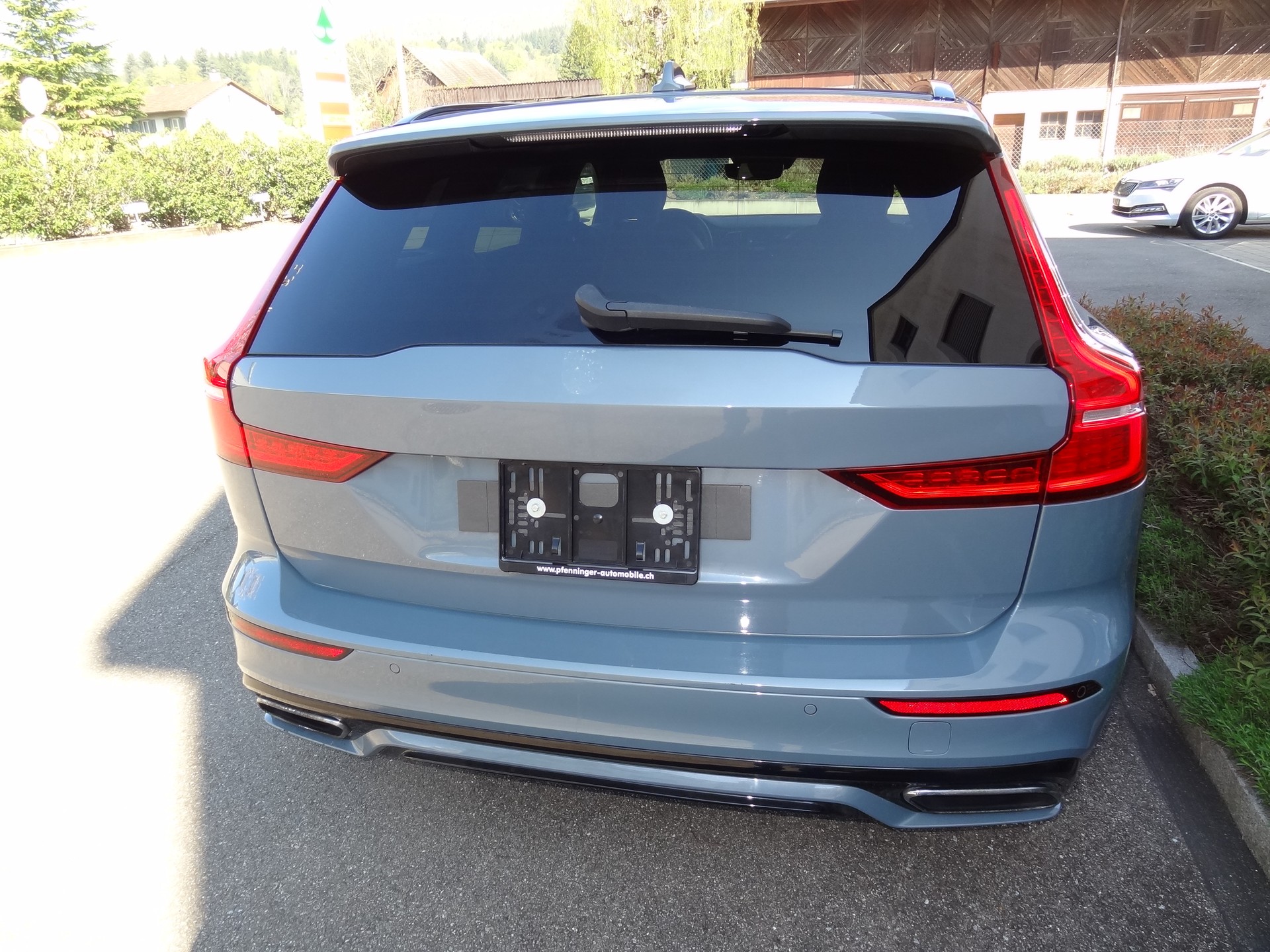 VOLVO V60 B4 Diesel Mild Hybrid *Plus Dark* Geartronic-image-4
