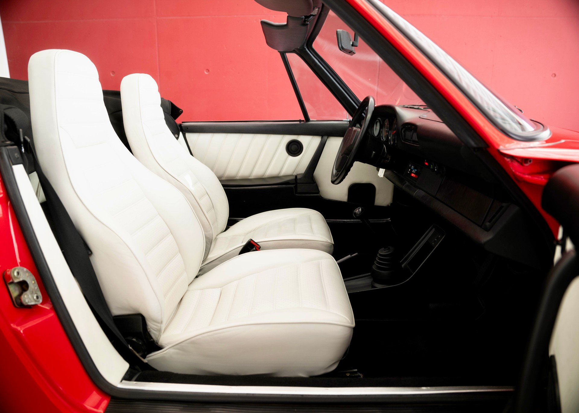 PORSCHE 911 SC Cabrio (Mint condition, Matching Number, 1st hand, 1st paint)-image-23