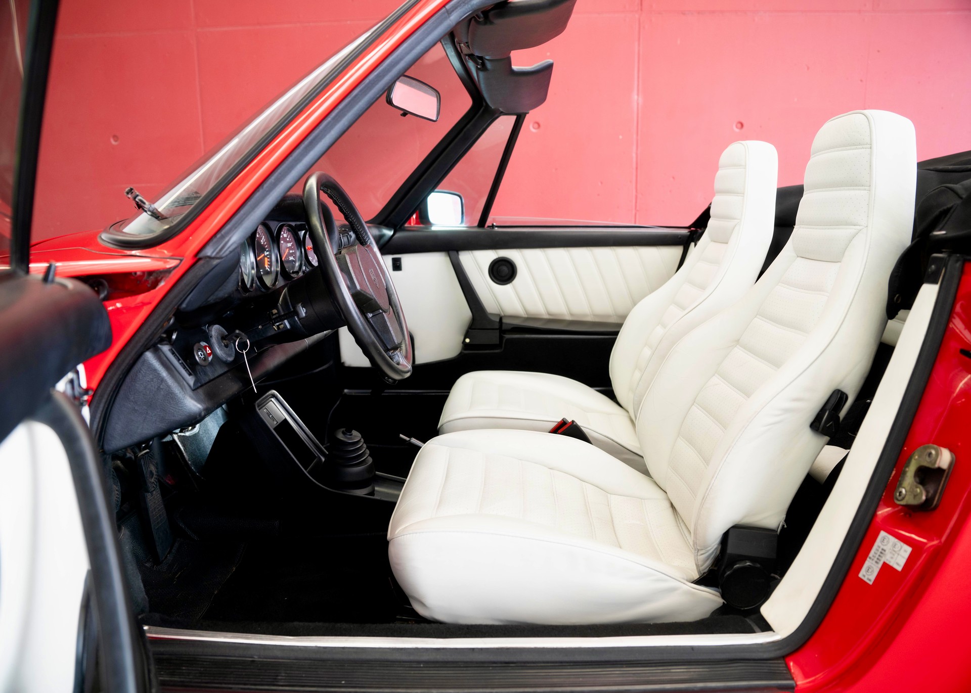 PORSCHE 911 SC Cabrio (Mint condition, Matching Number, 1st hand, 1st paint)-image-19