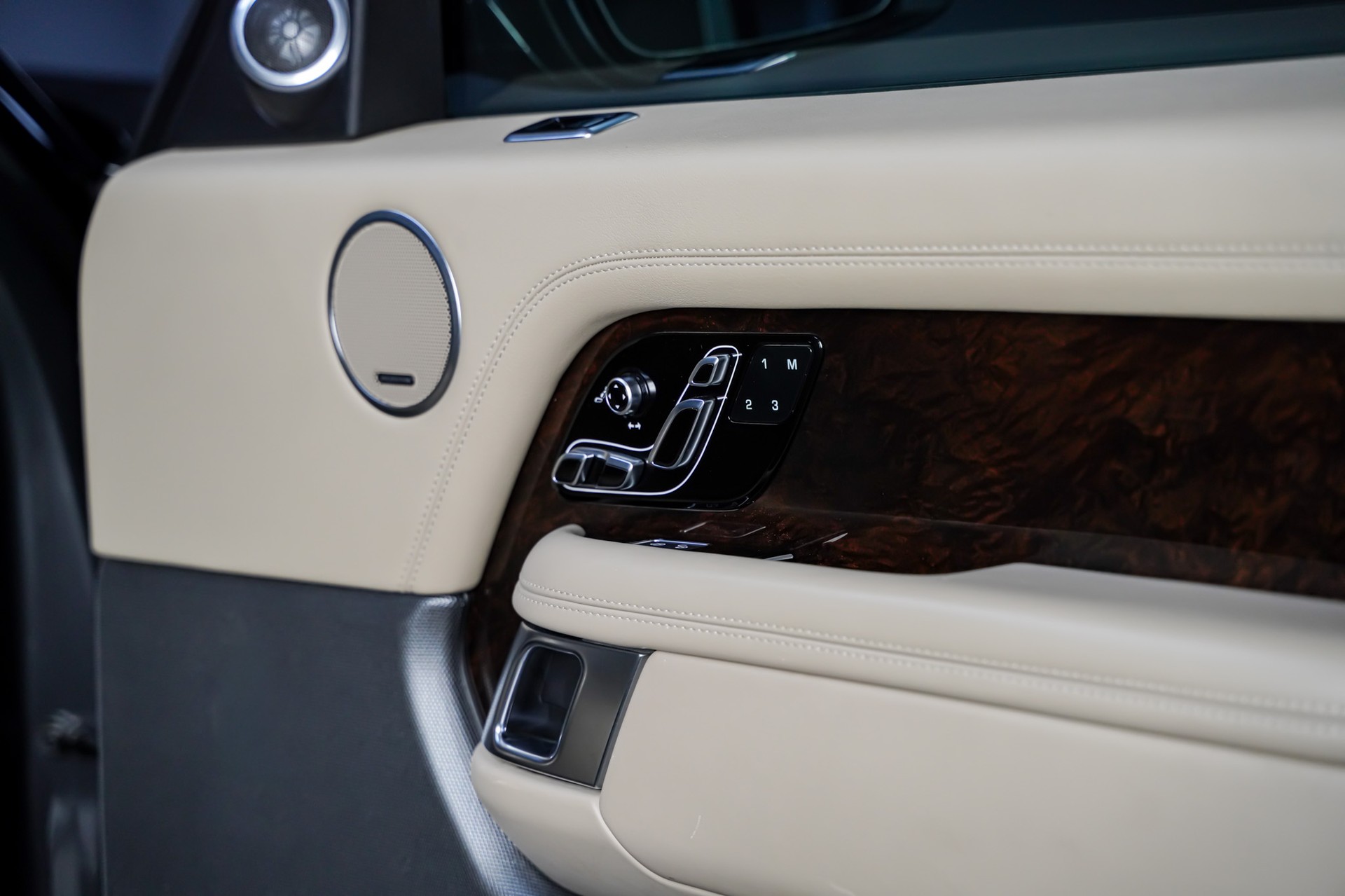 LAND ROVER Range Rover LWB 3.0 SDV6 Vogue Automatic-image-17