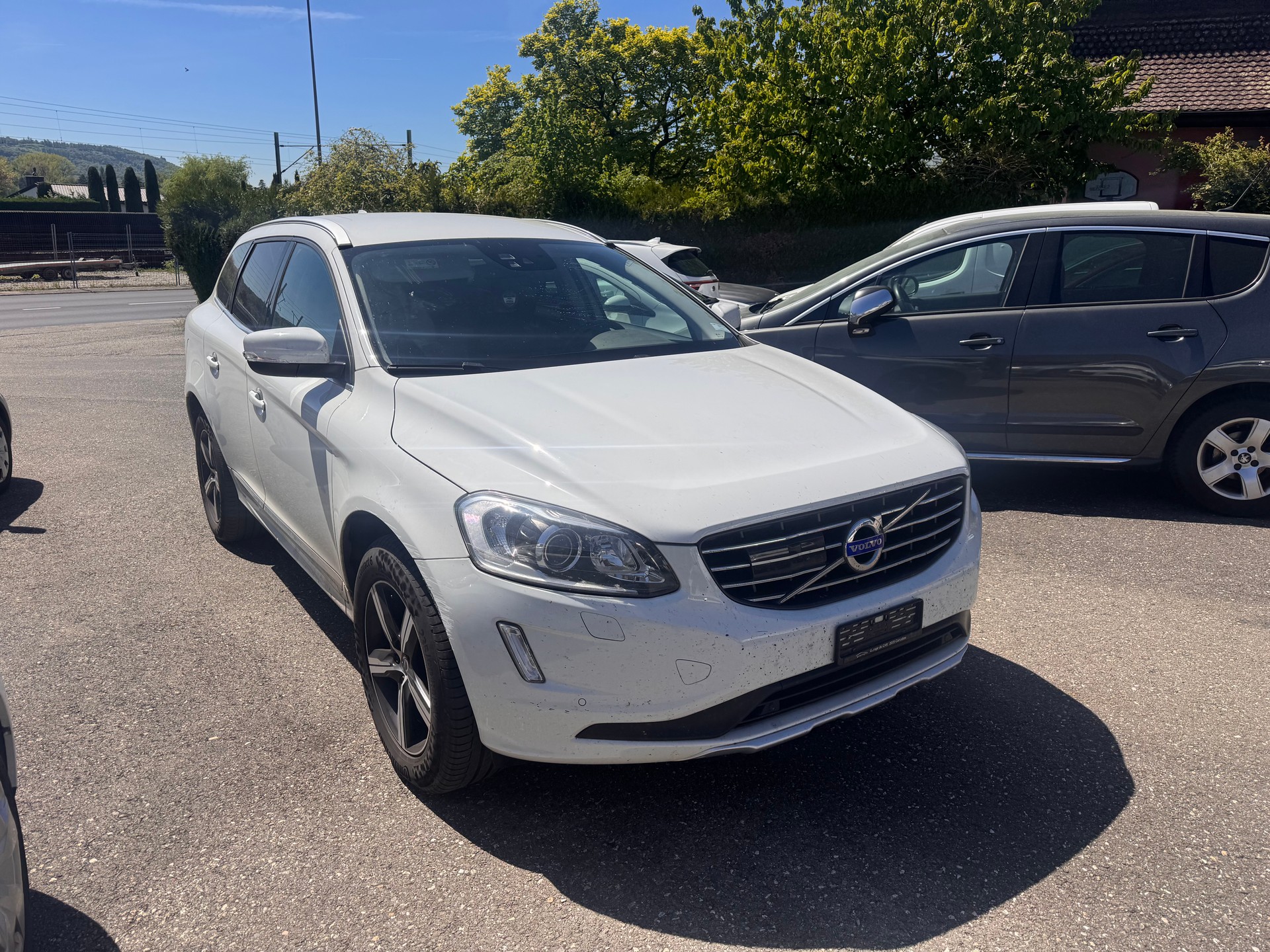 VOLVO XC60 D4 Kinetic Geartronic-image-2