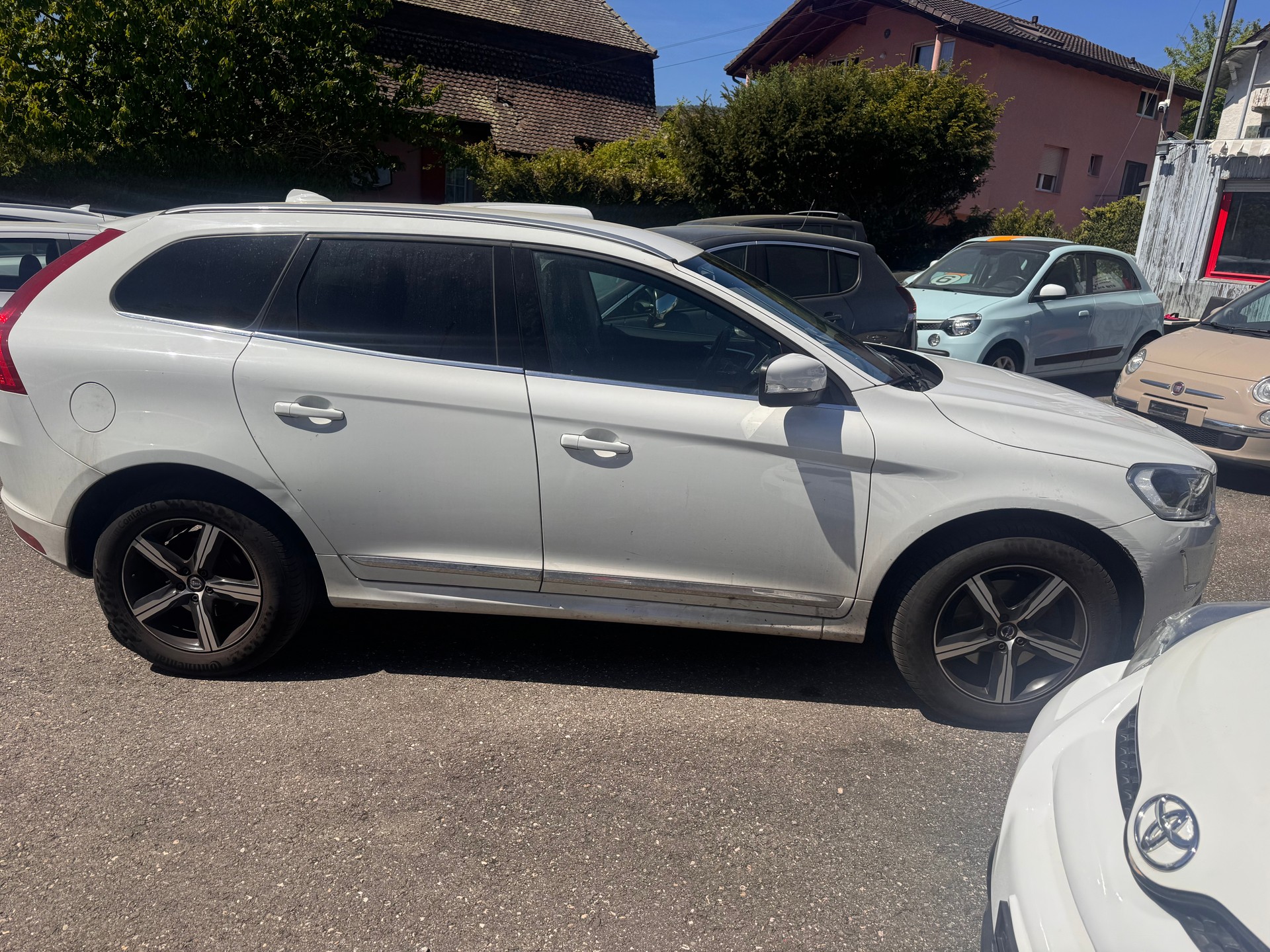 VOLVO XC60 D4 Kinetic Geartronic-image-3