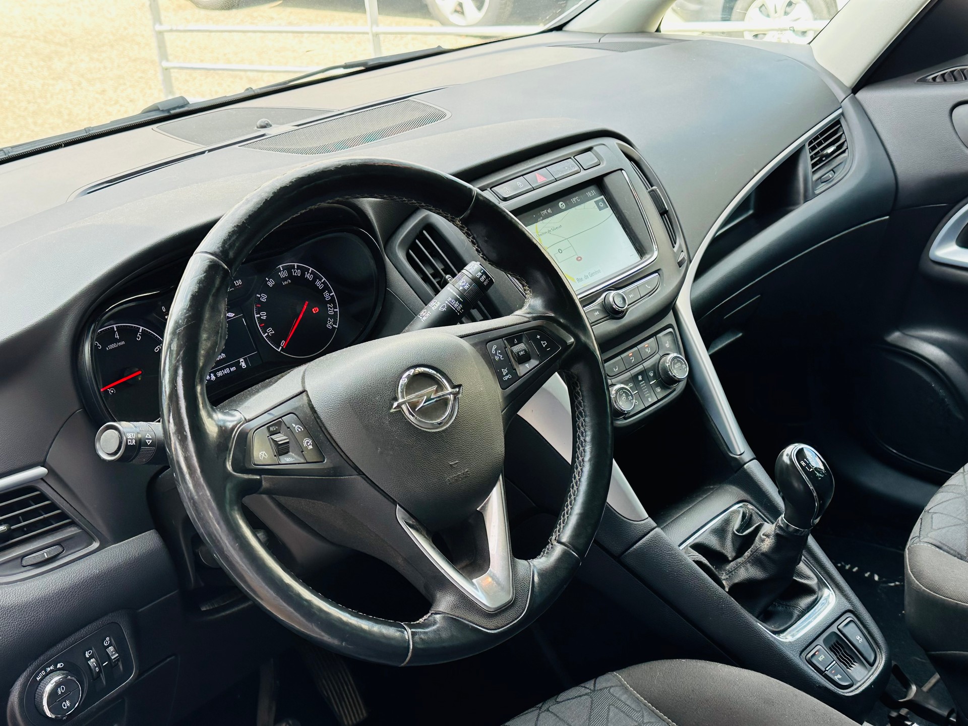 OPEL Zafira 1.6i Turbo 120 Years-image-12