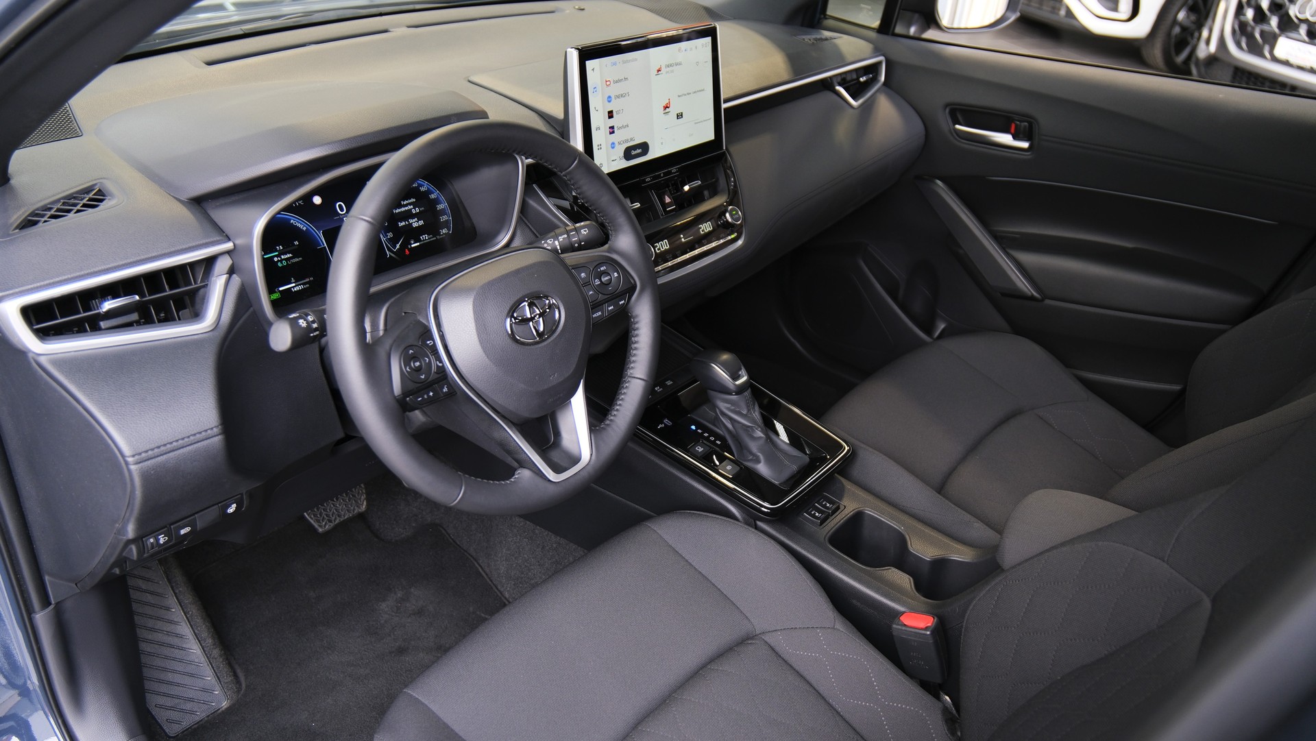 TOYOTA Corolla Cross 2.0 Trend e-CVT-image-2