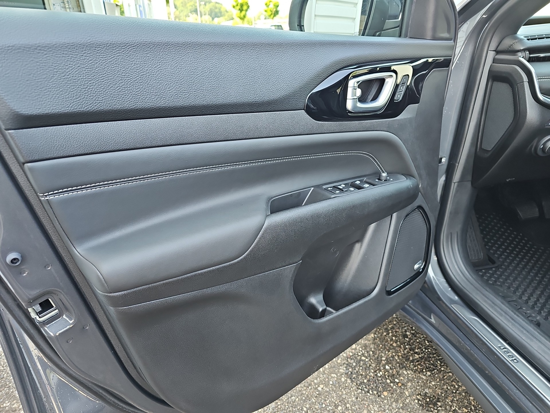 JEEP Compass 1.3 S 4xe S-image-13
