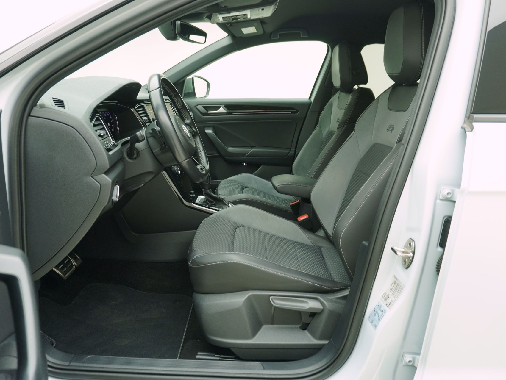VW T-Roc 2.0 TSI R DSG 4Motion-image-9