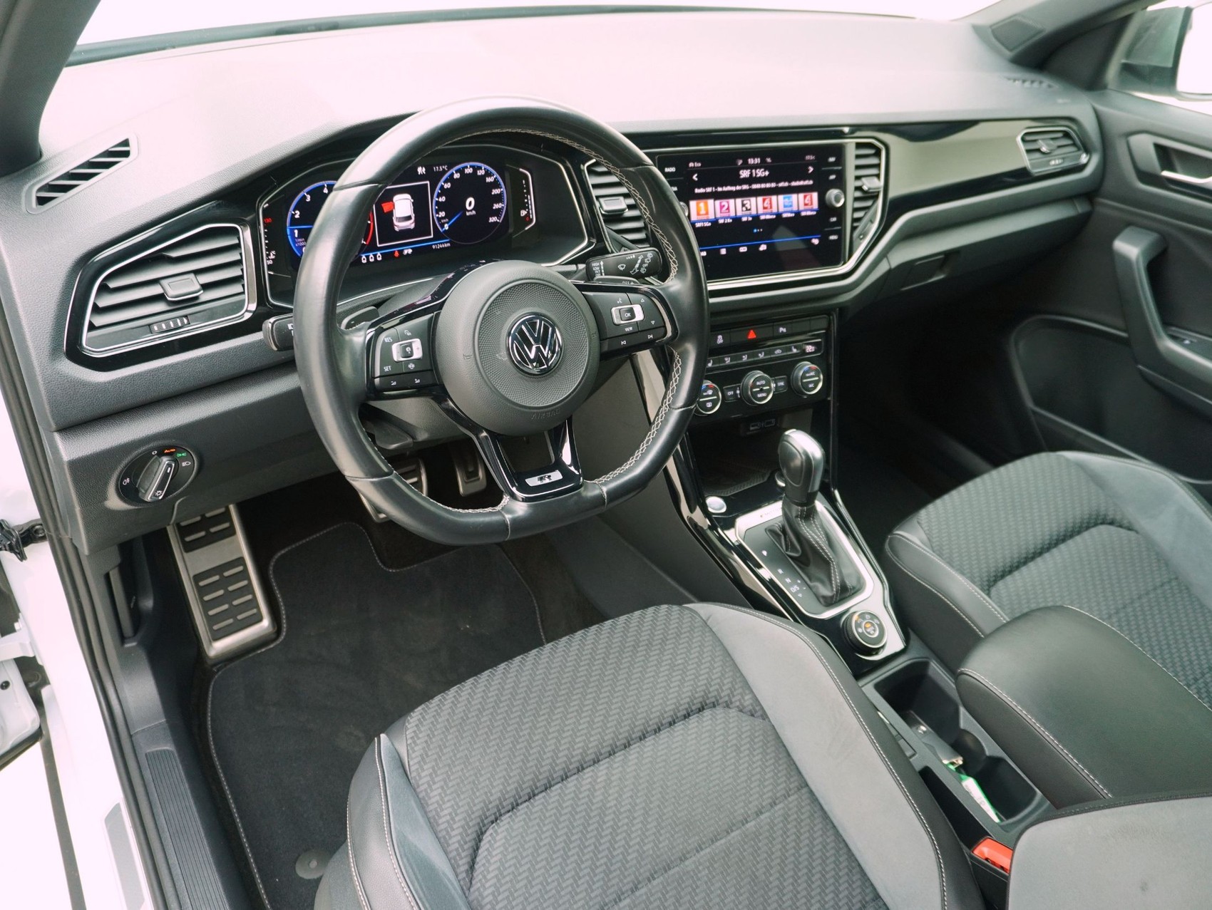 VW T-Roc 2.0 TSI R DSG 4Motion-image-10