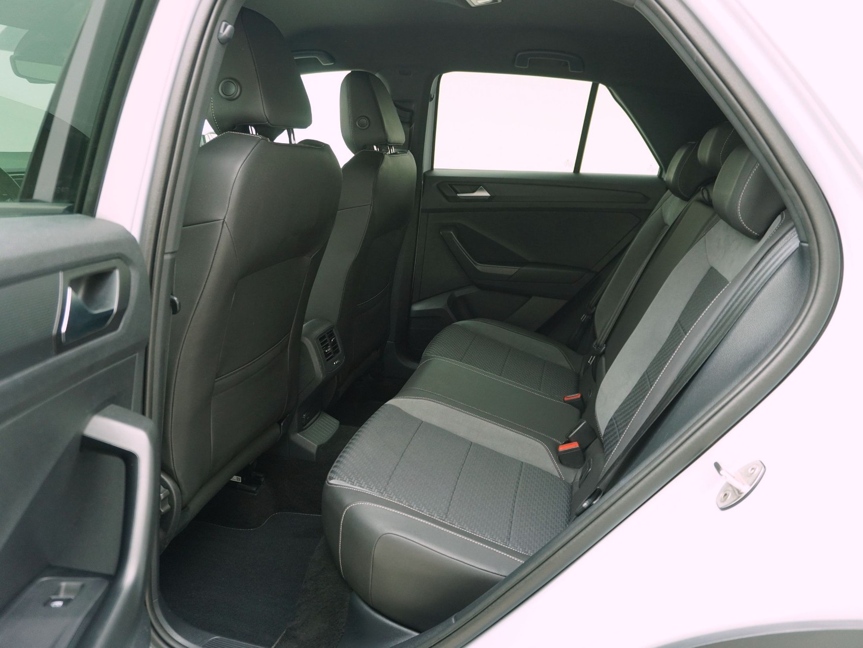 VW T-Roc 2.0 TSI R DSG 4Motion-image-12